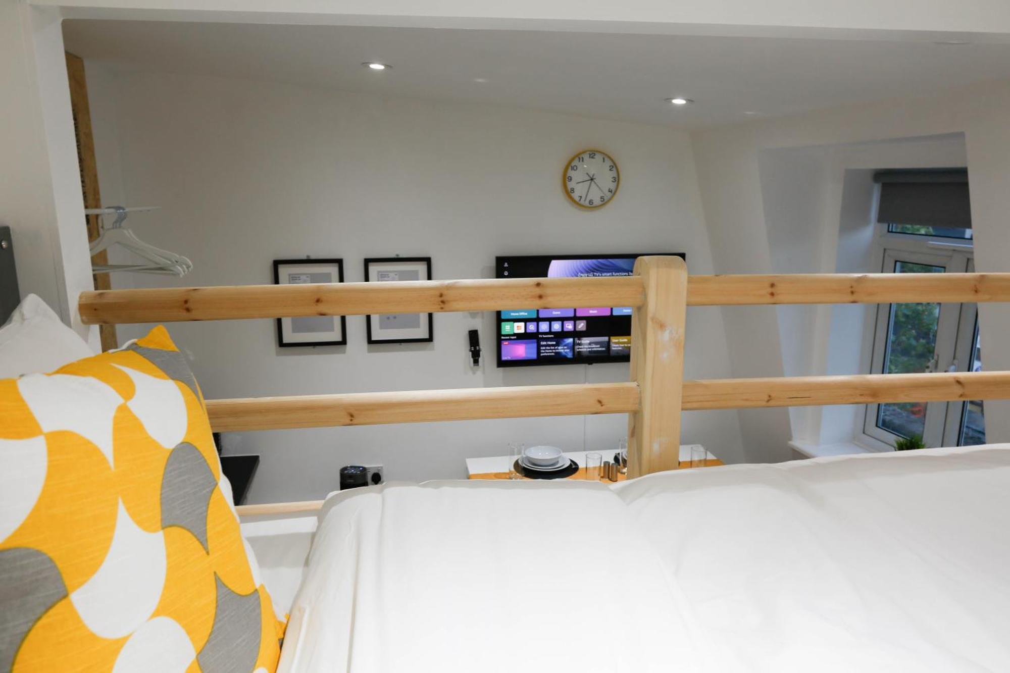 New Luxury In Next To Shops, Cafes, Bars & Metro London