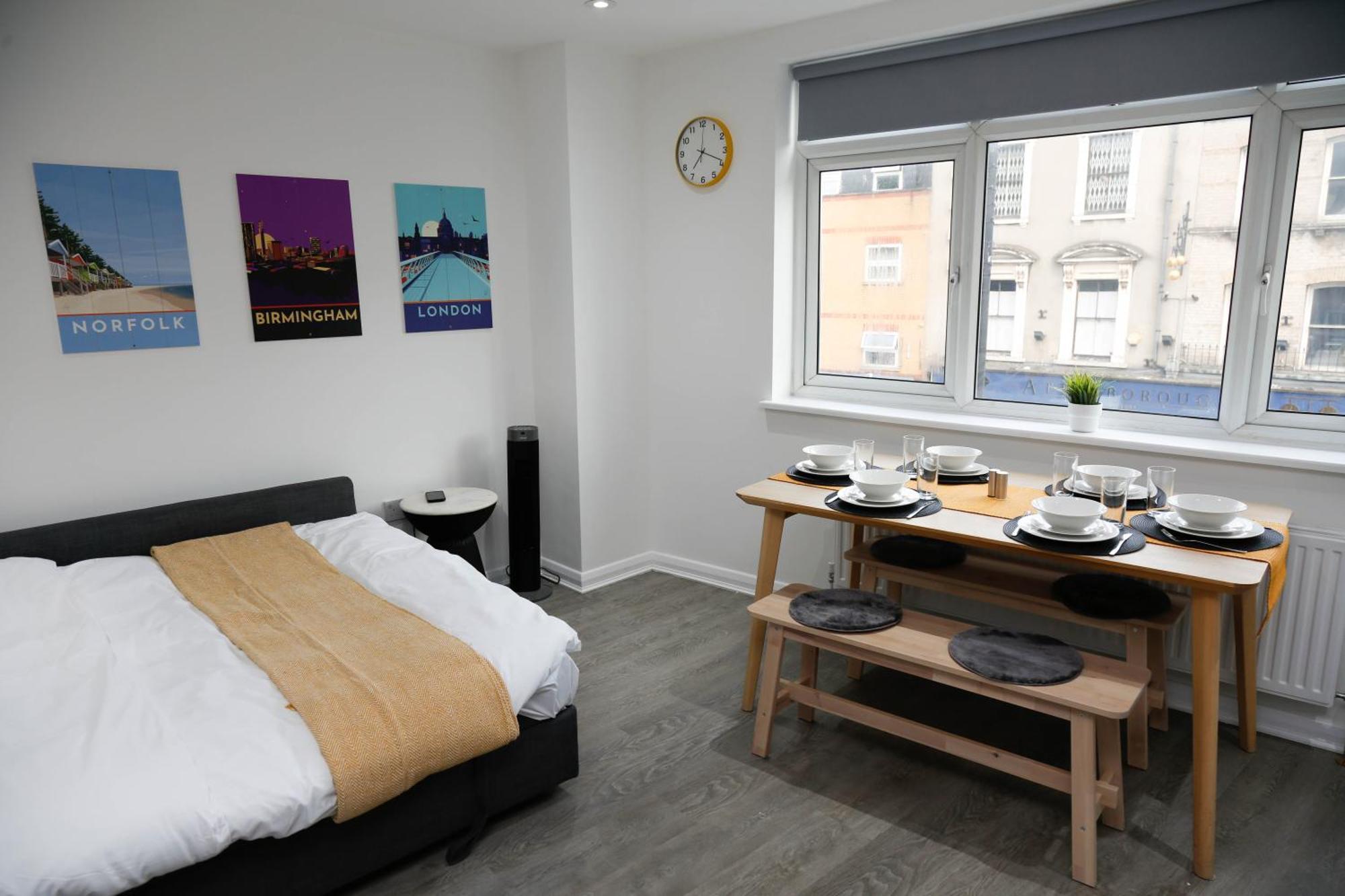 Apartment New Luxury In Next To Shops, Cafes, Bars & Metro