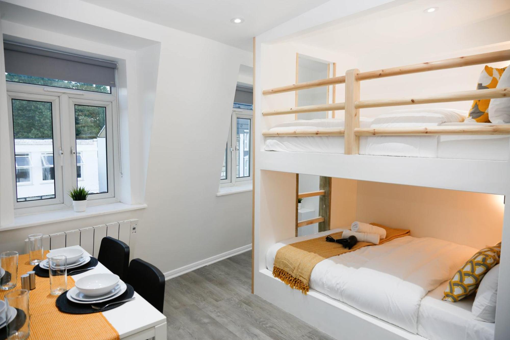 New Luxury In Next To Shops, Cafes, Bars & Metro *