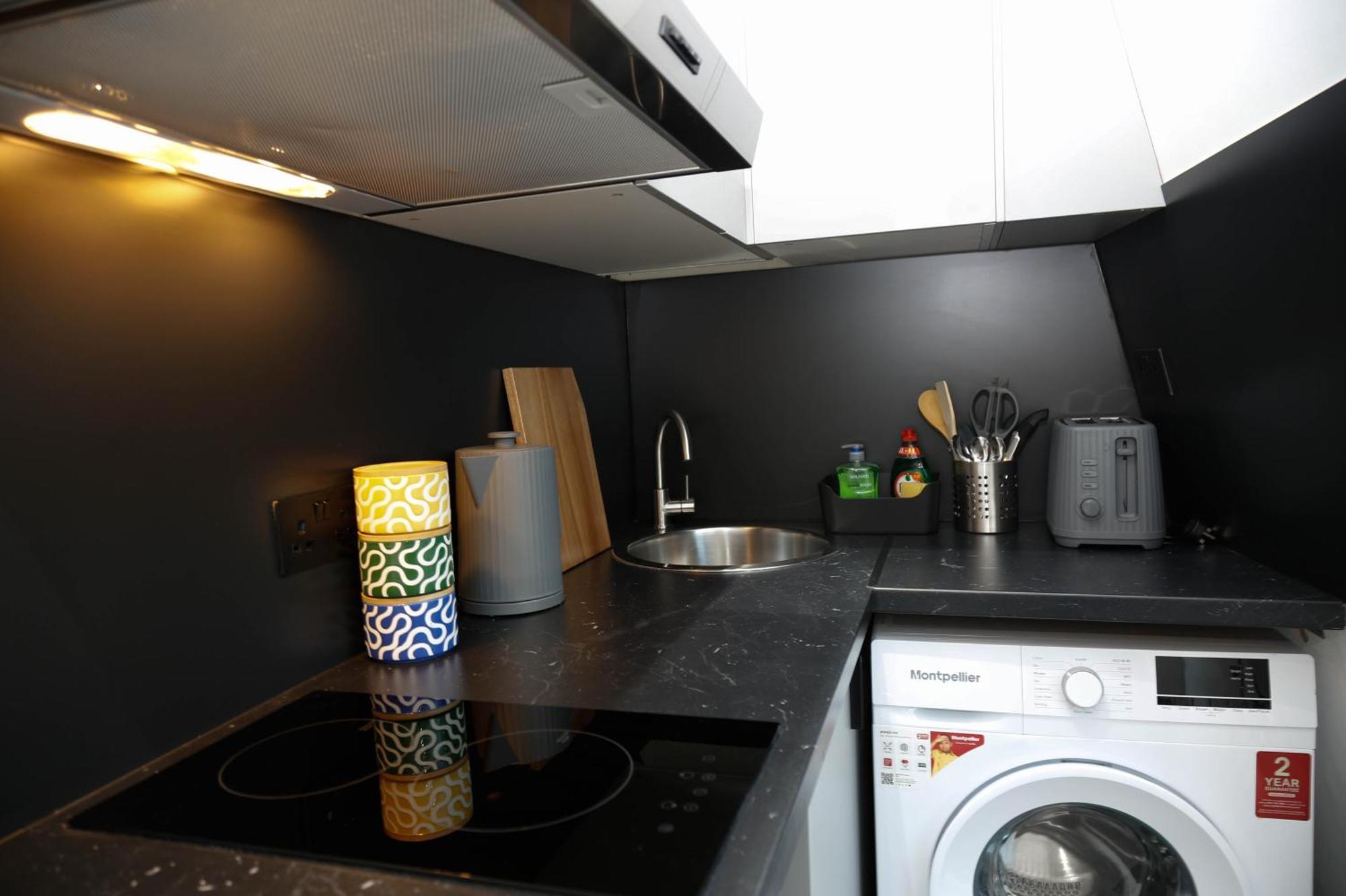 Apartment New Luxury In Next To Shops, Cafes, Bars & Metro *