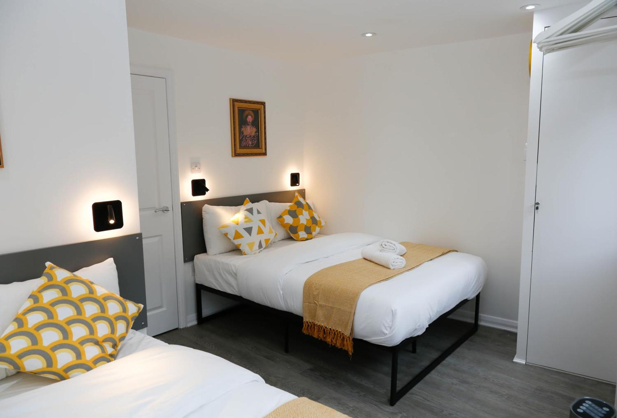 New Luxury In Next To Shops, Cafes, Bars & Metro *