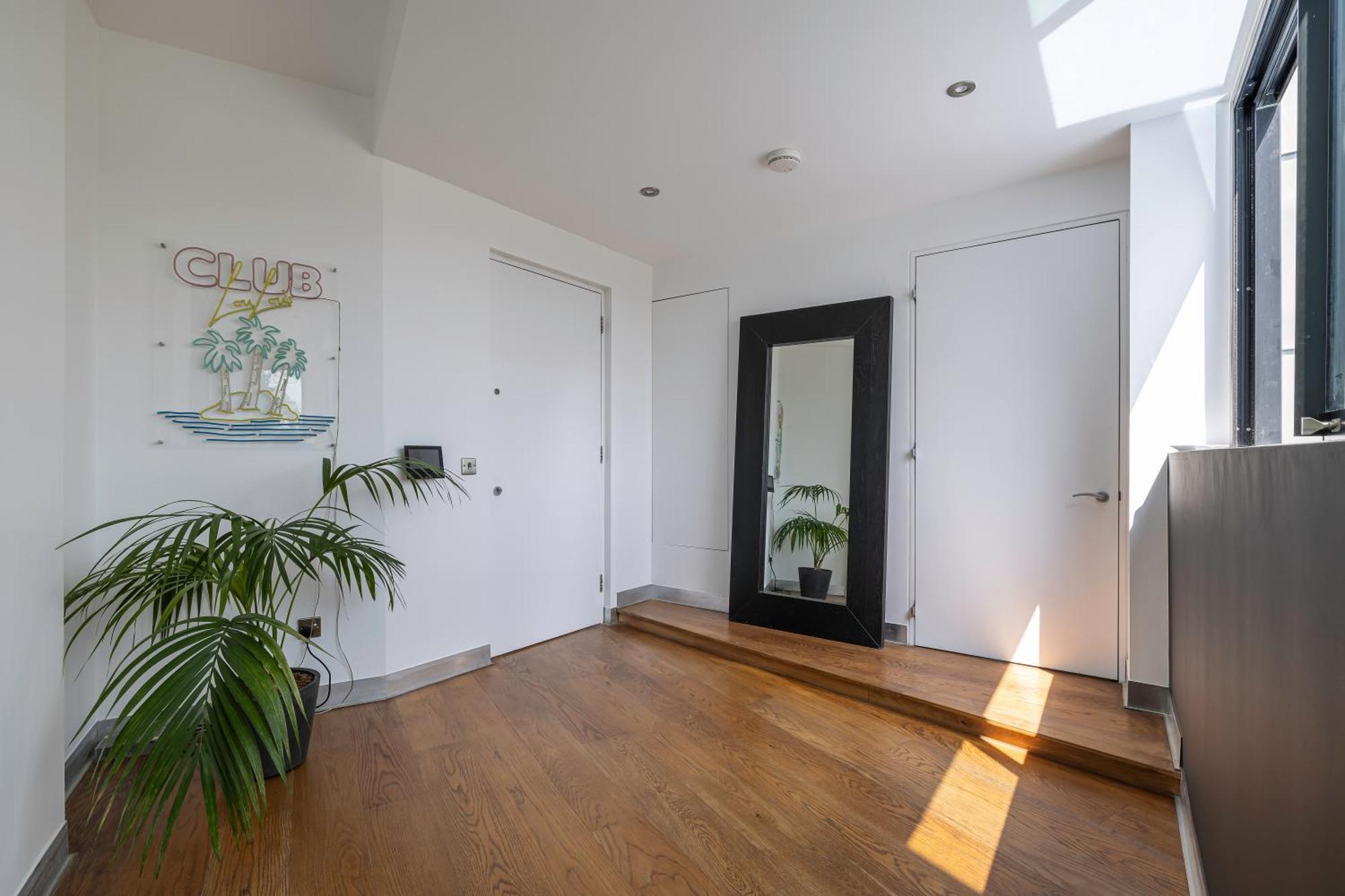 Homestay Penthouse Of Old Piano Factory In Kentish Town -