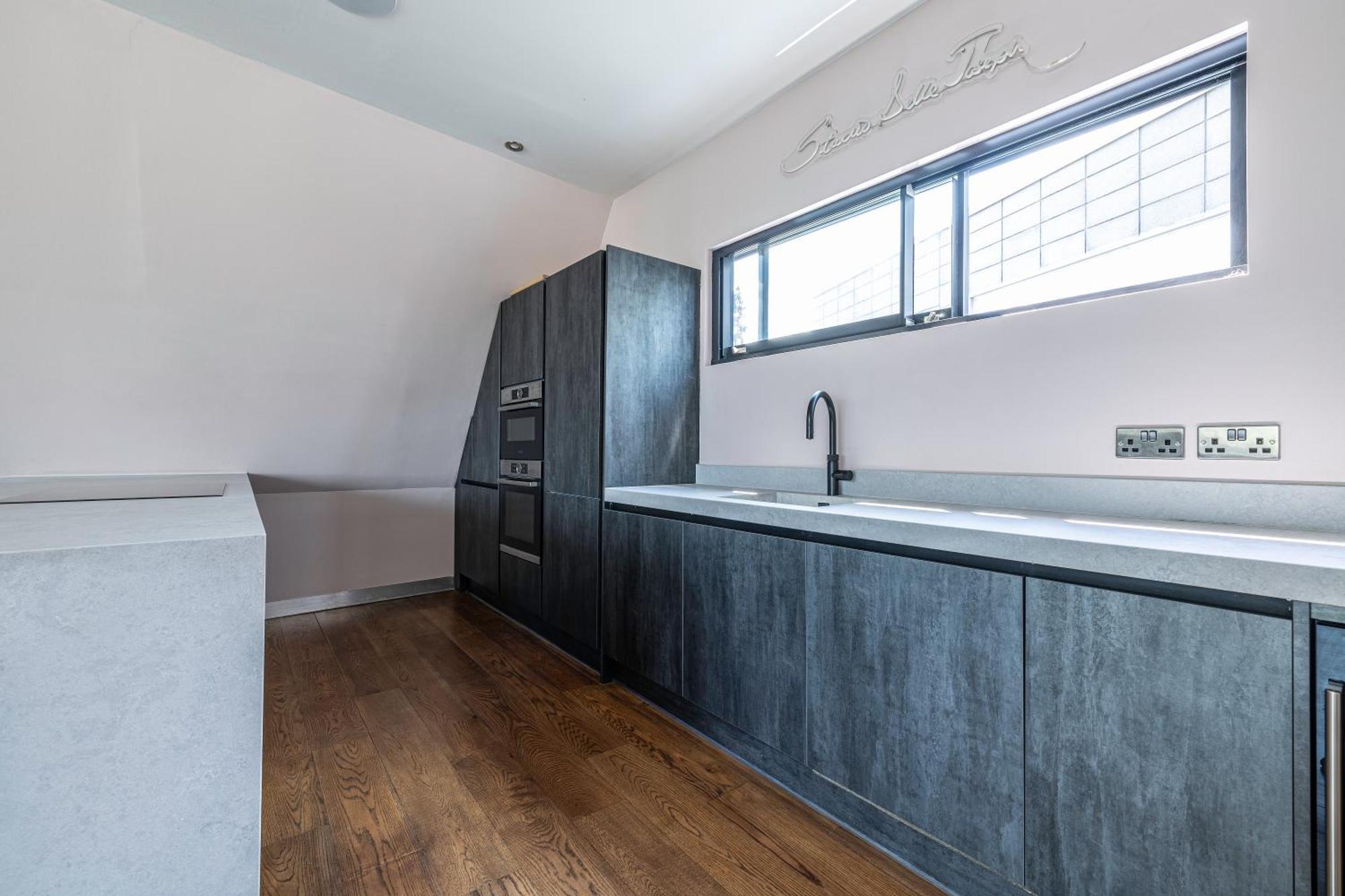 Homestay Penthouse Of Old Piano Factory In Kentish Town -