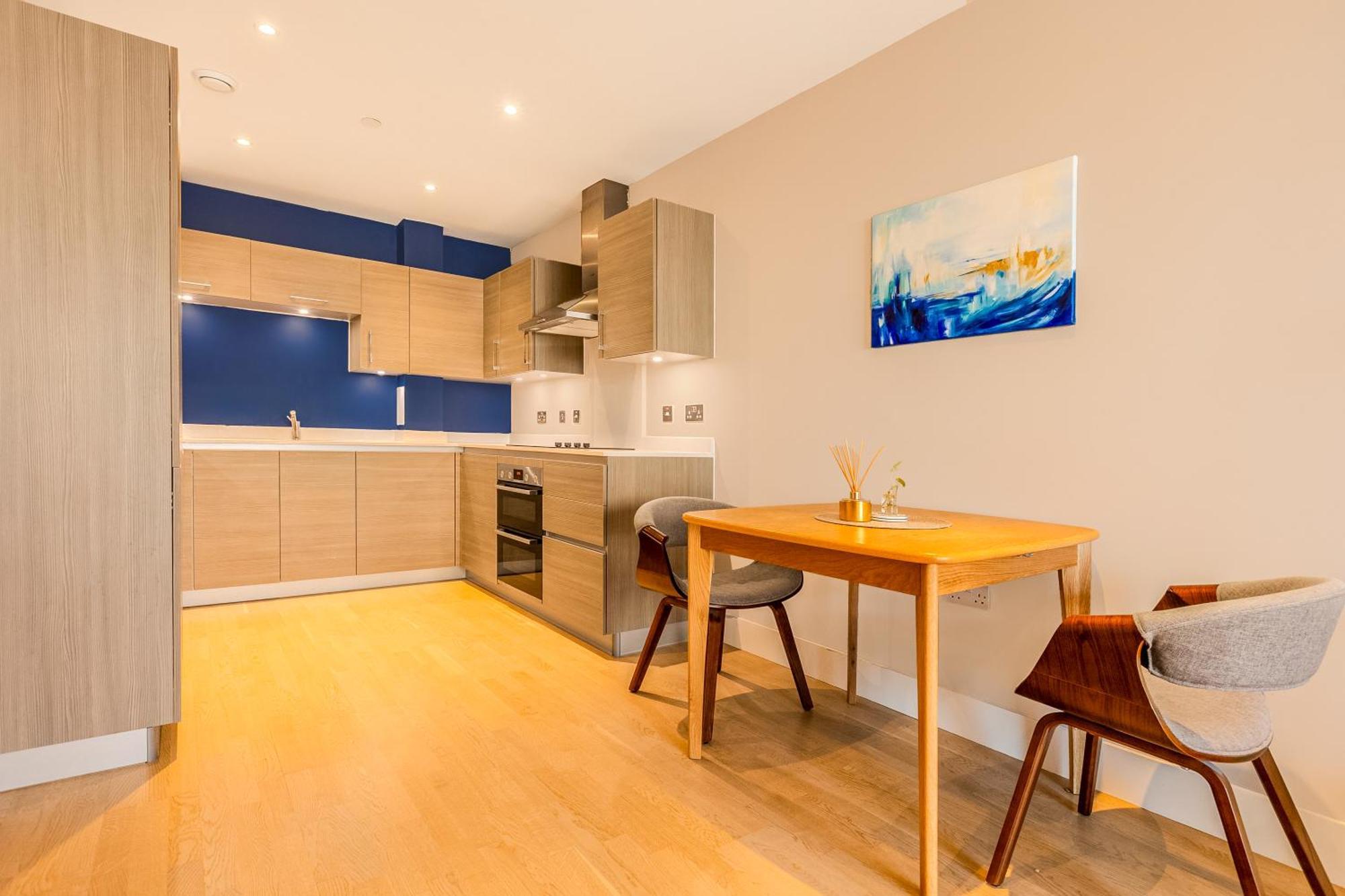 Elegant 1br Apartment, 5 Min Limehouse Dlr Station *