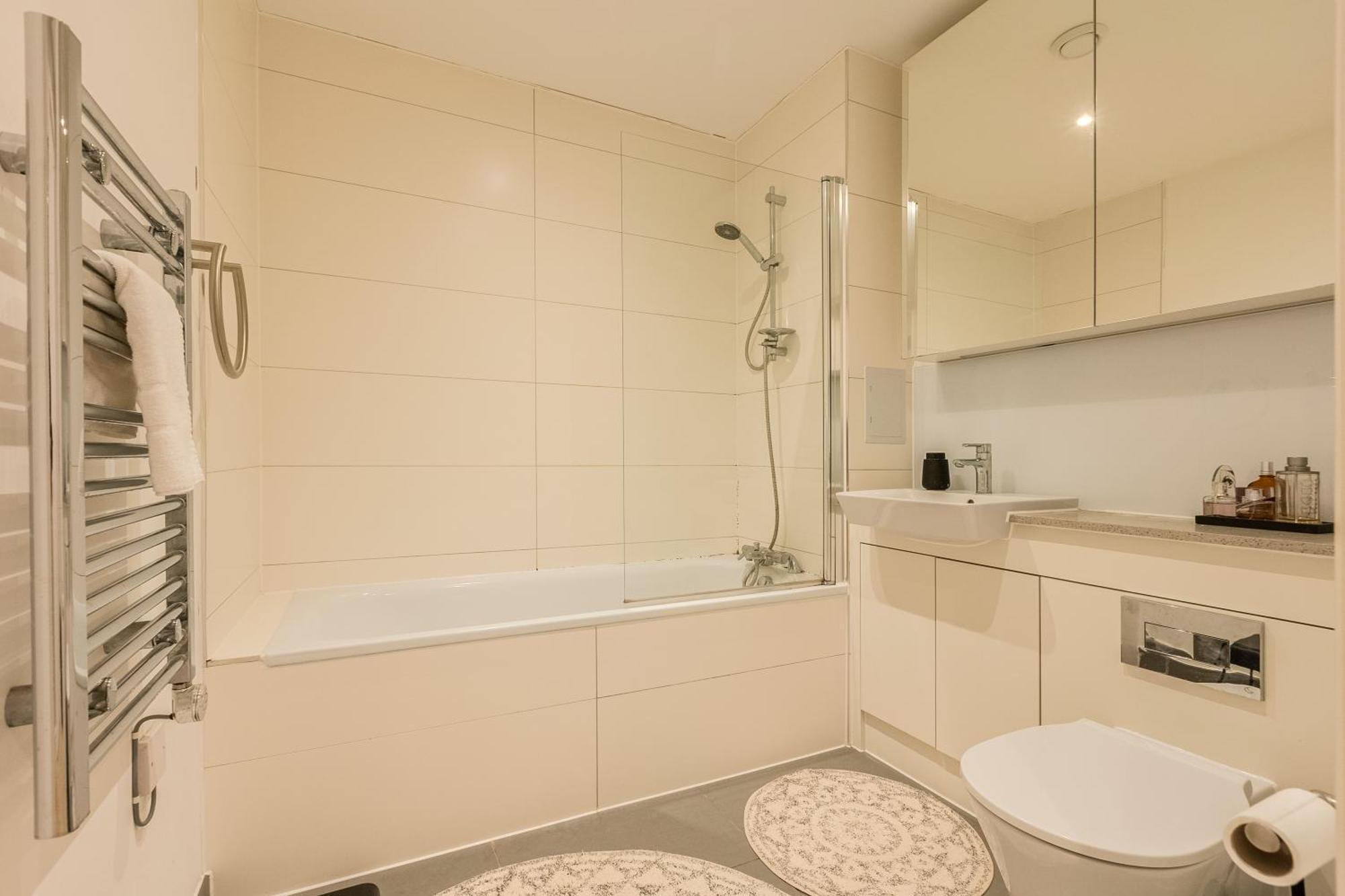 Elegant 1br Apartment, 5 Min Limehouse Dlr Station