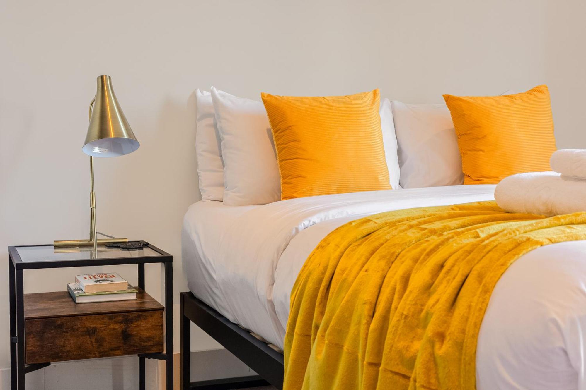 Elegant 1br Apartment, 5 Min Limehouse Dlr Station Apartment
