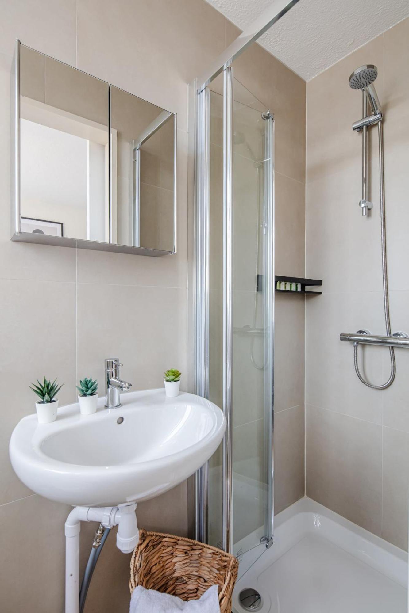 Apartment River Thames & Tate Britain - 4br With Patio - Cityapartmentstay