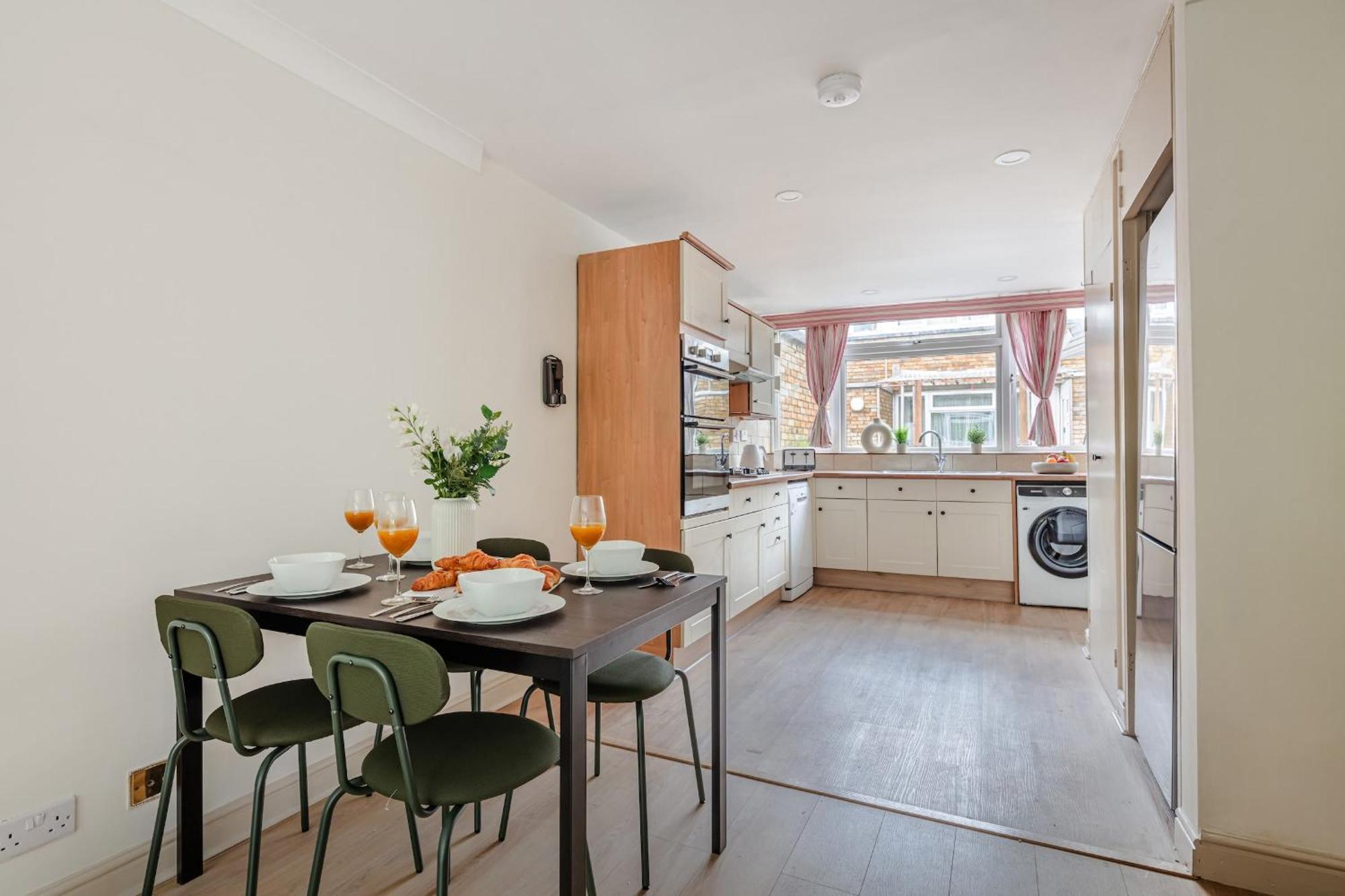 Apartment River Thames & Tate Britain - 4br With Patio - Cityapartmentstay *