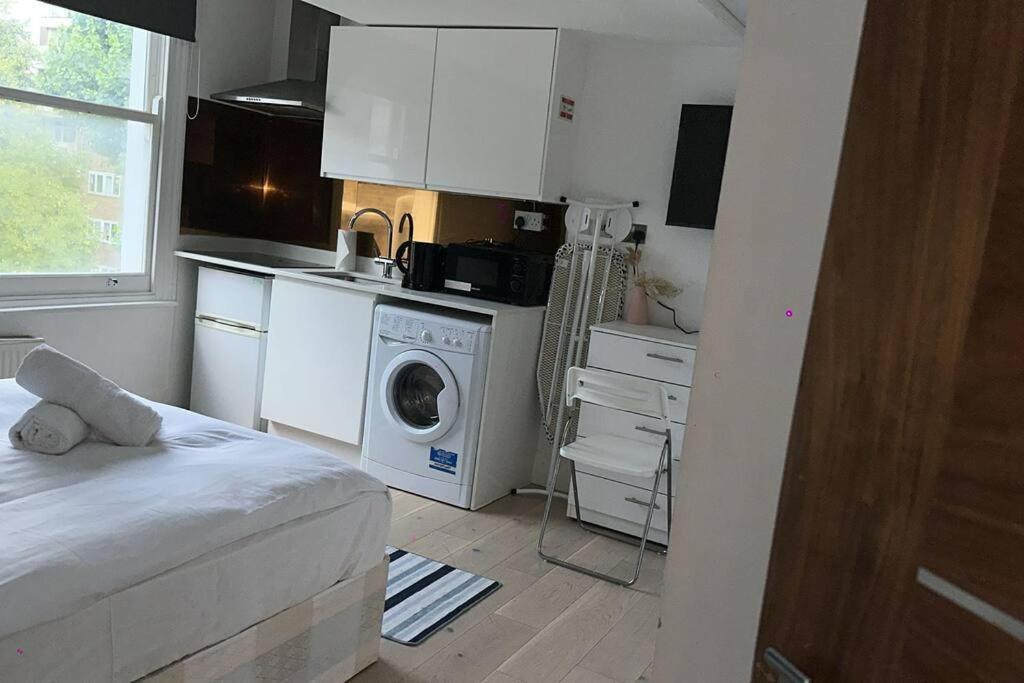 Studio Flat In Maida Vale Mv4 * London