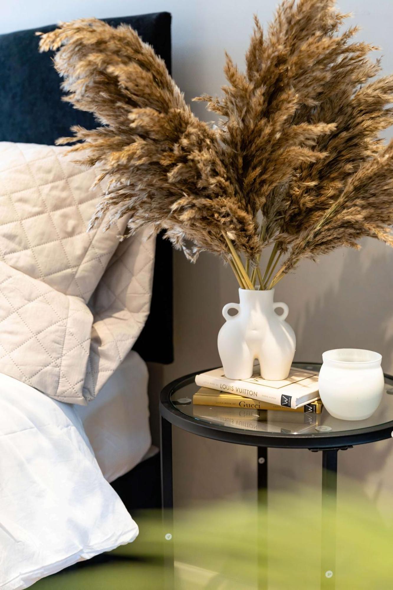 Camden Coach House By Livestay Short Lets & Serviced With Terrace Retreat & Parking Holiday home London