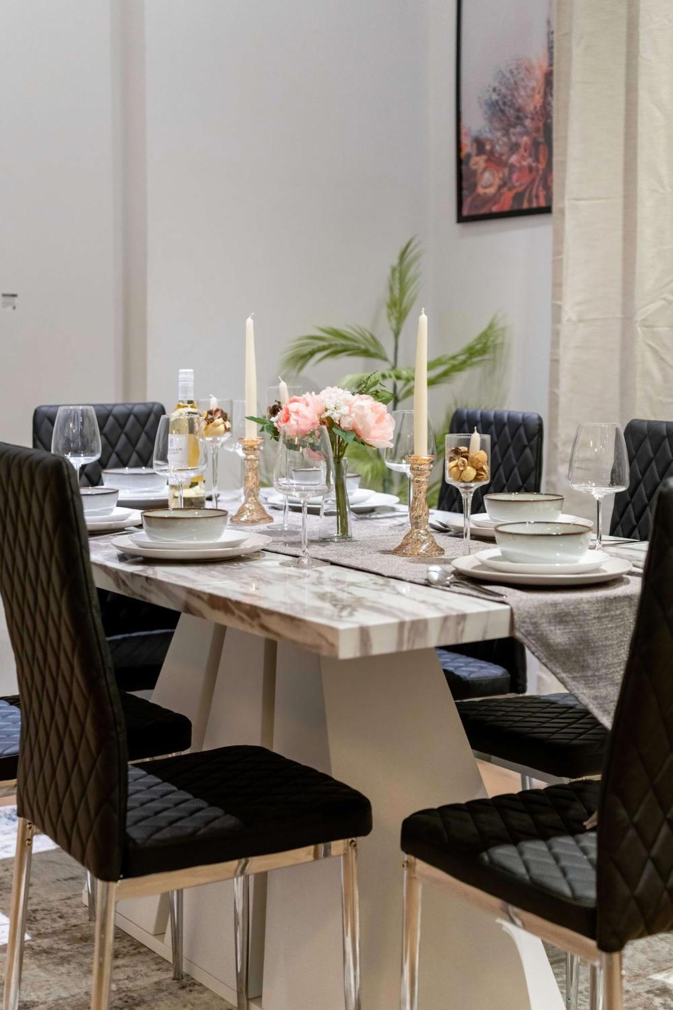 Camden Coach House By Livestay Short Lets & Serviced With Terrace Retreat & Parking Holiday home London