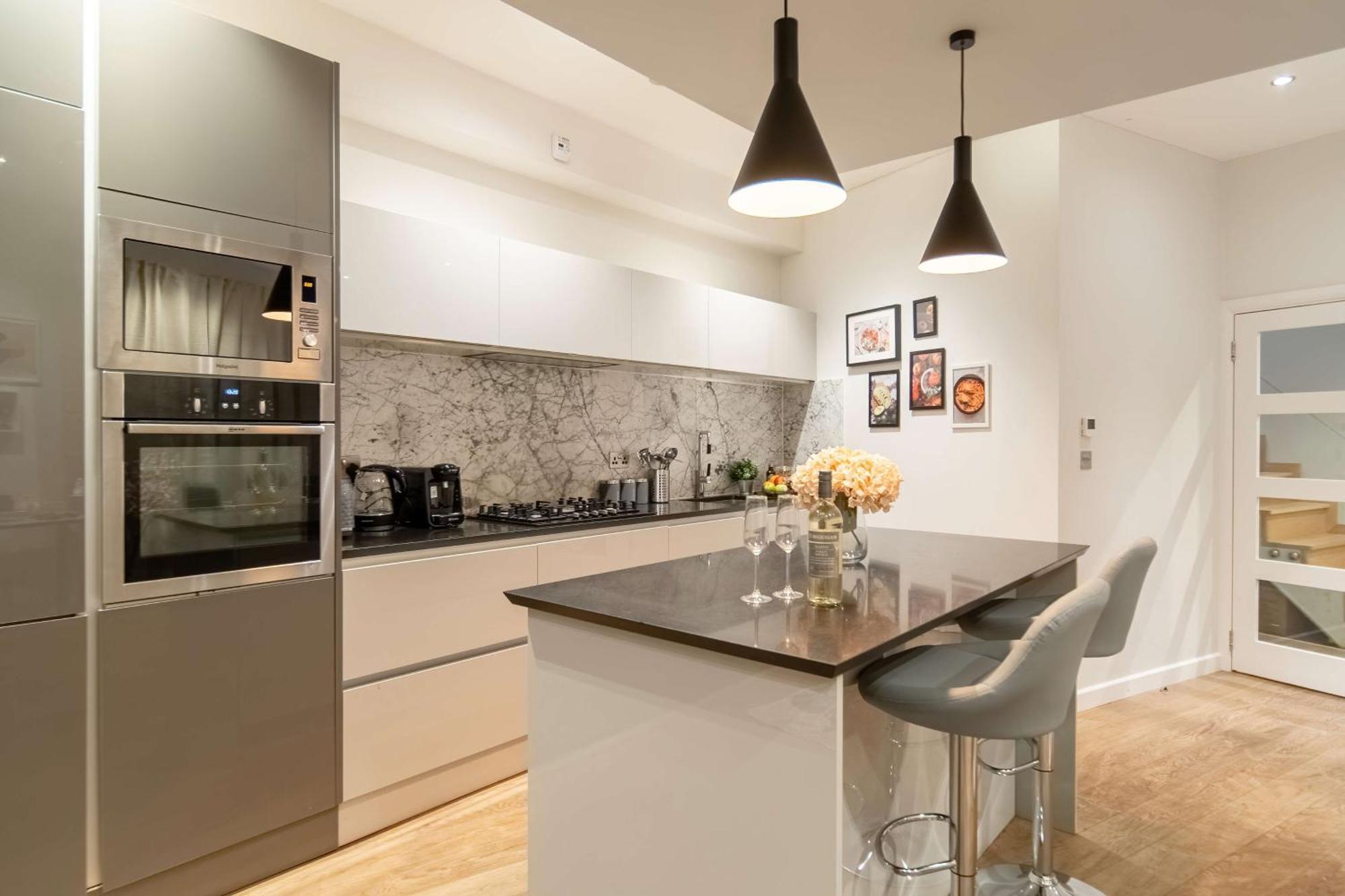 Holiday home Camden Coach House By Livestay Short Lets & Serviced With Terrace Retreat & Parking