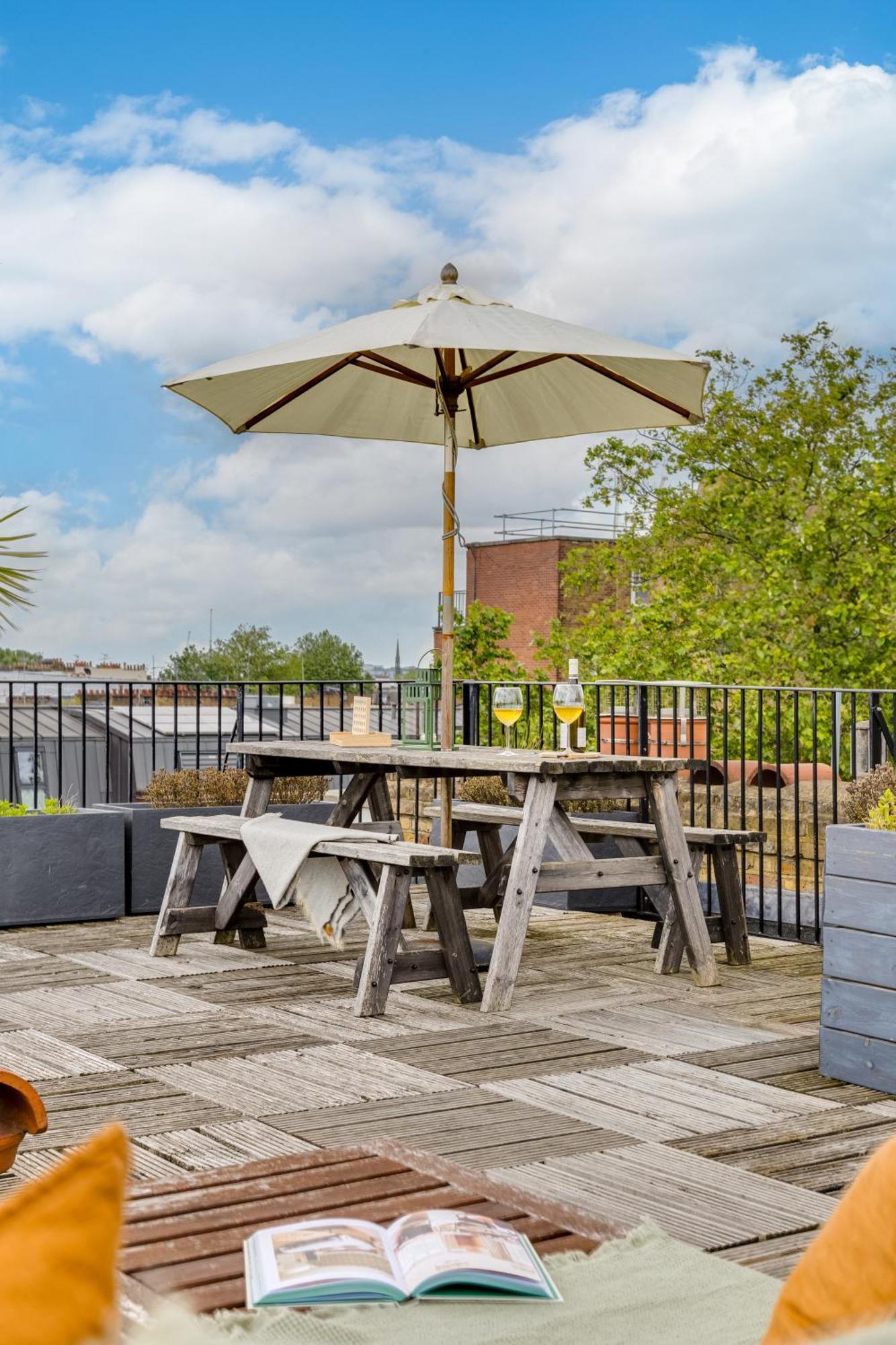 Luana's Stunning Rooftop Londres