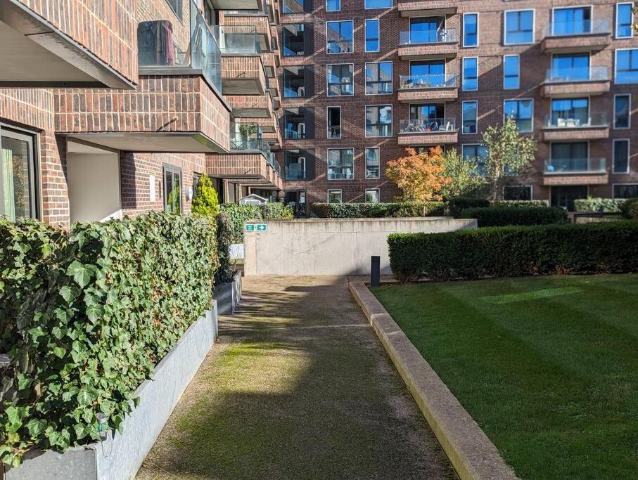 Apartment Premium Offers L Last-minute L Remigro Short Lets L 1 Bed Flat L Royal Docks L Airport & Excel L 2 Bed St Albans L Family Friendly L Near Bus Stop L Centre L Book Today With Remigro London