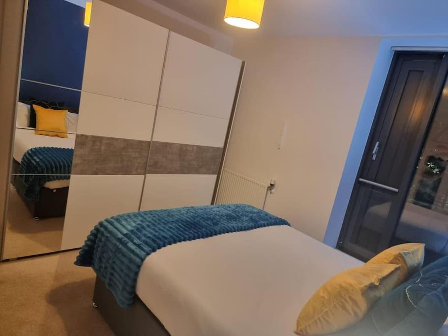 Premium Offers L Last-minute L Remigro Short Lets L 1 Bed Flat L Royal Docks L Airport & Excel L 2 Bed St Albans L Family Friendly L Near Bus Stop L Centre L Book Today With Remigro London