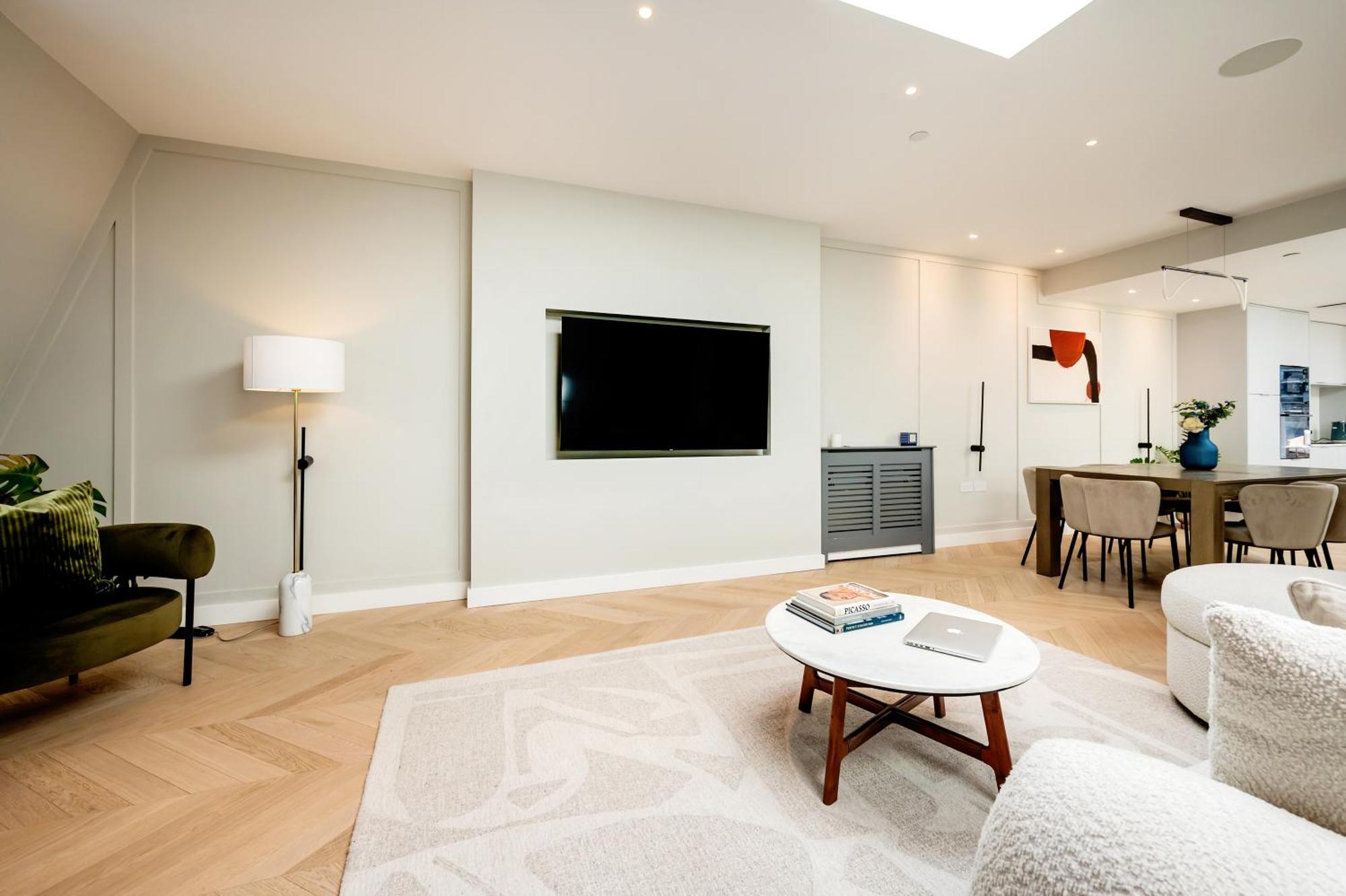 Premium In The West End Apartment
