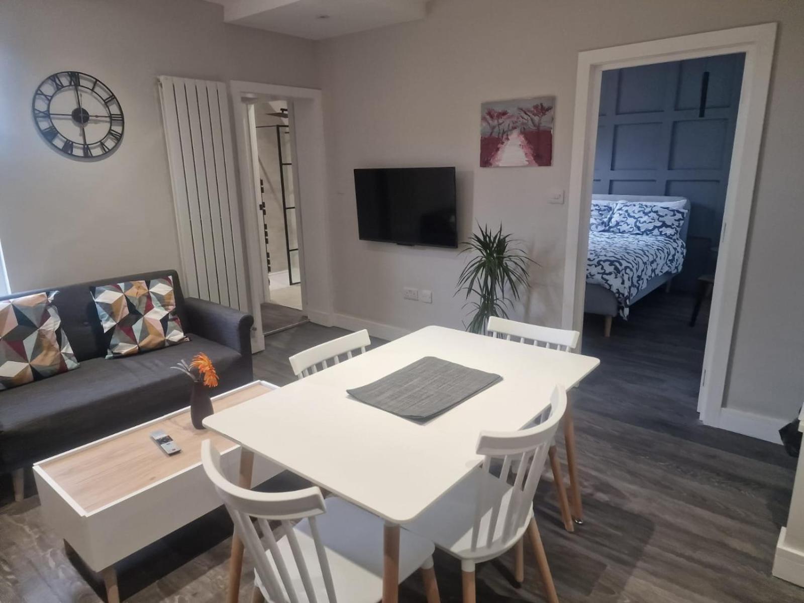 Richmond Apartment *