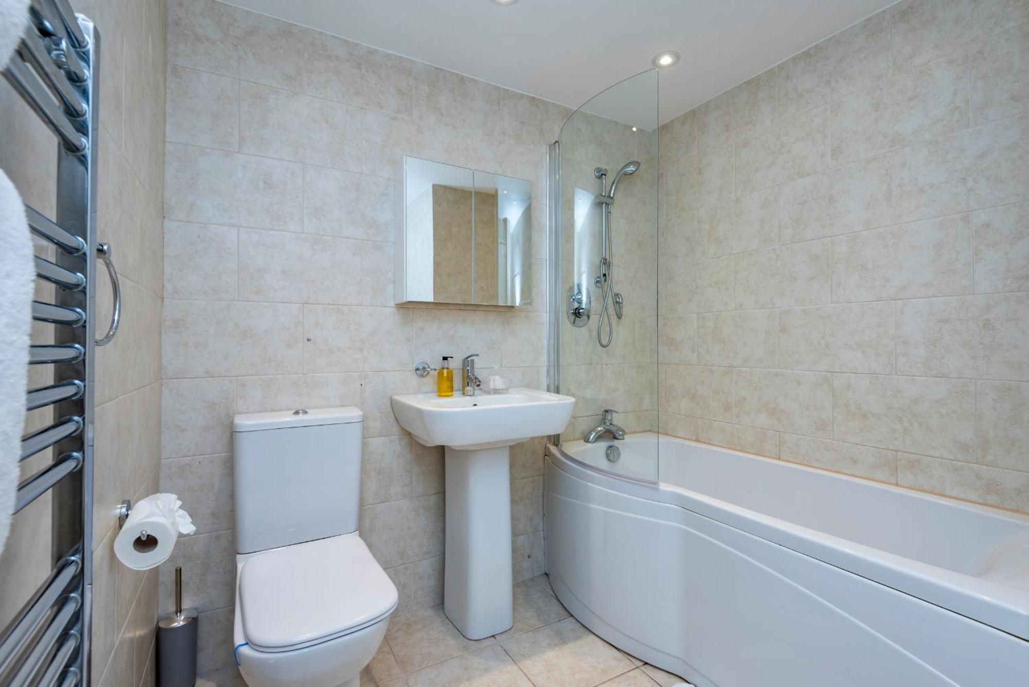 Elegant Mayfair 5 Apartment *