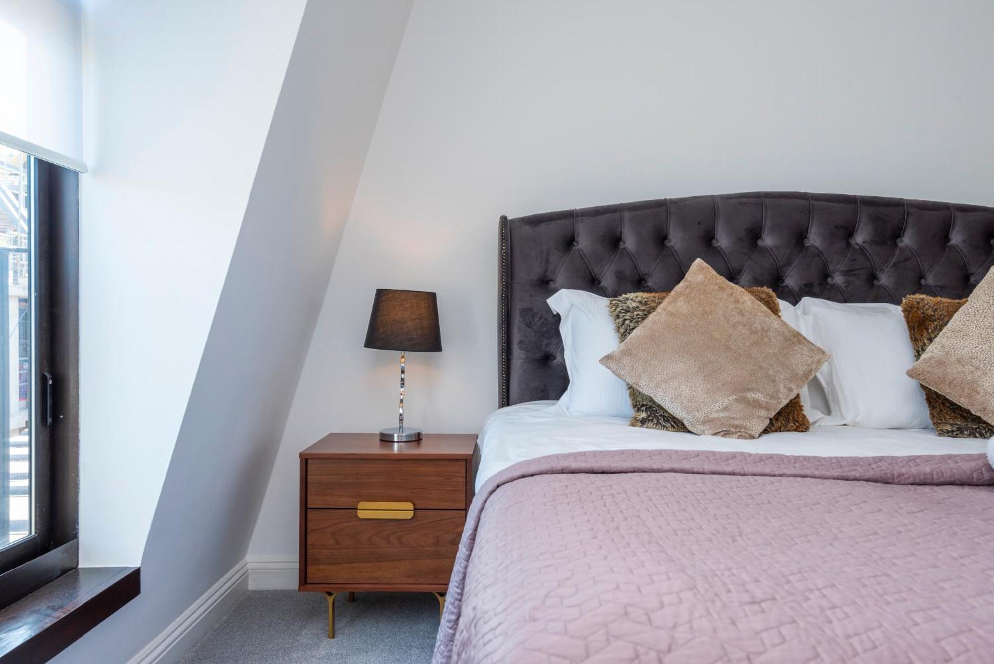 Elegant Mayfair 5 Apartment London