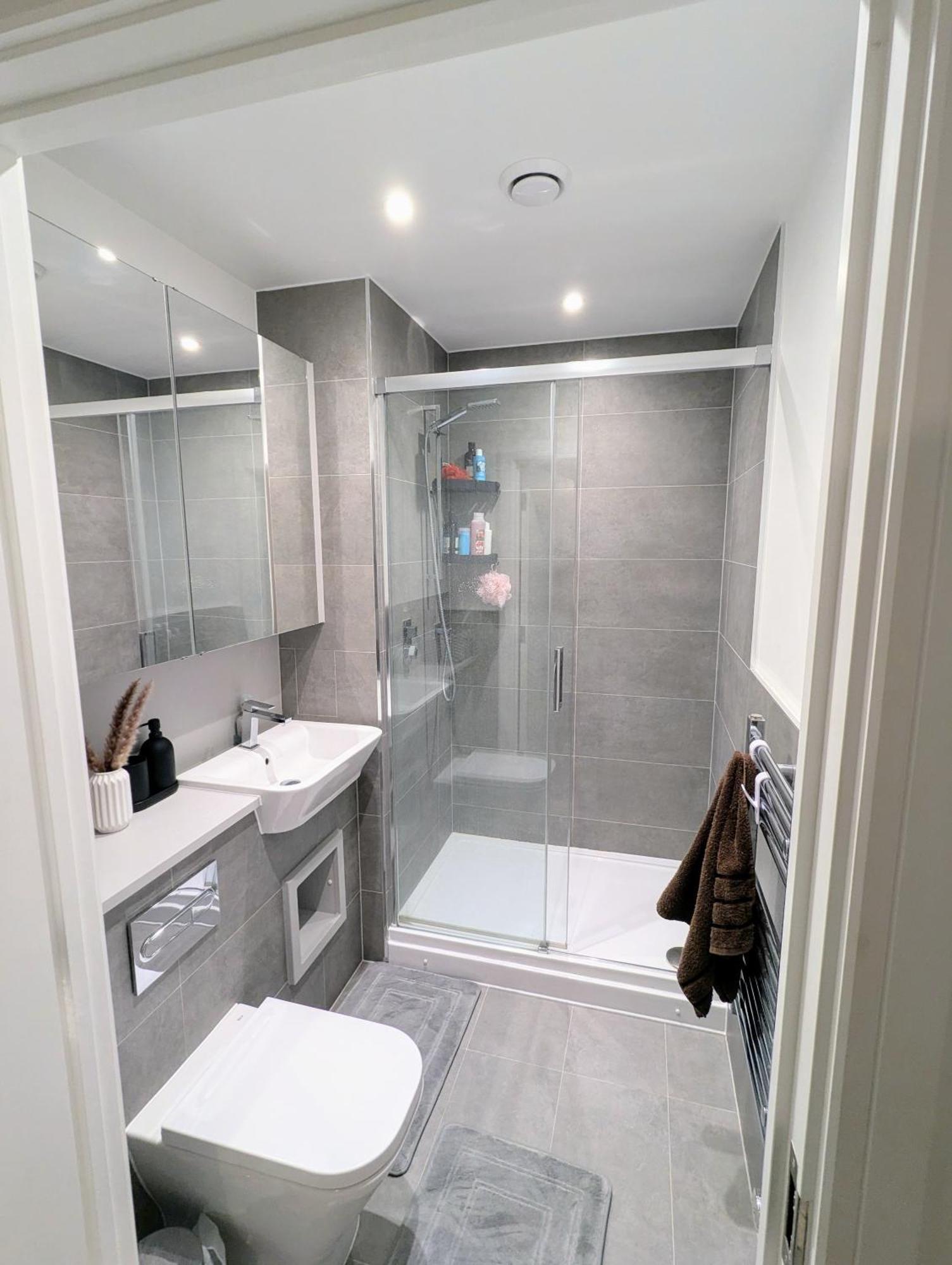 Apartment Modernistic 2 Bed - 2 Bath Flat Near London