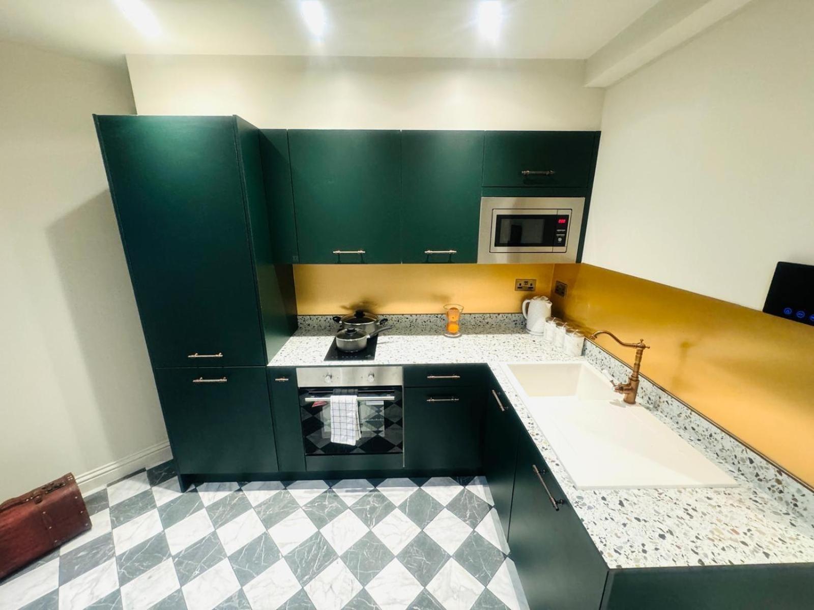 Luxury Flats, Location In Town * London
