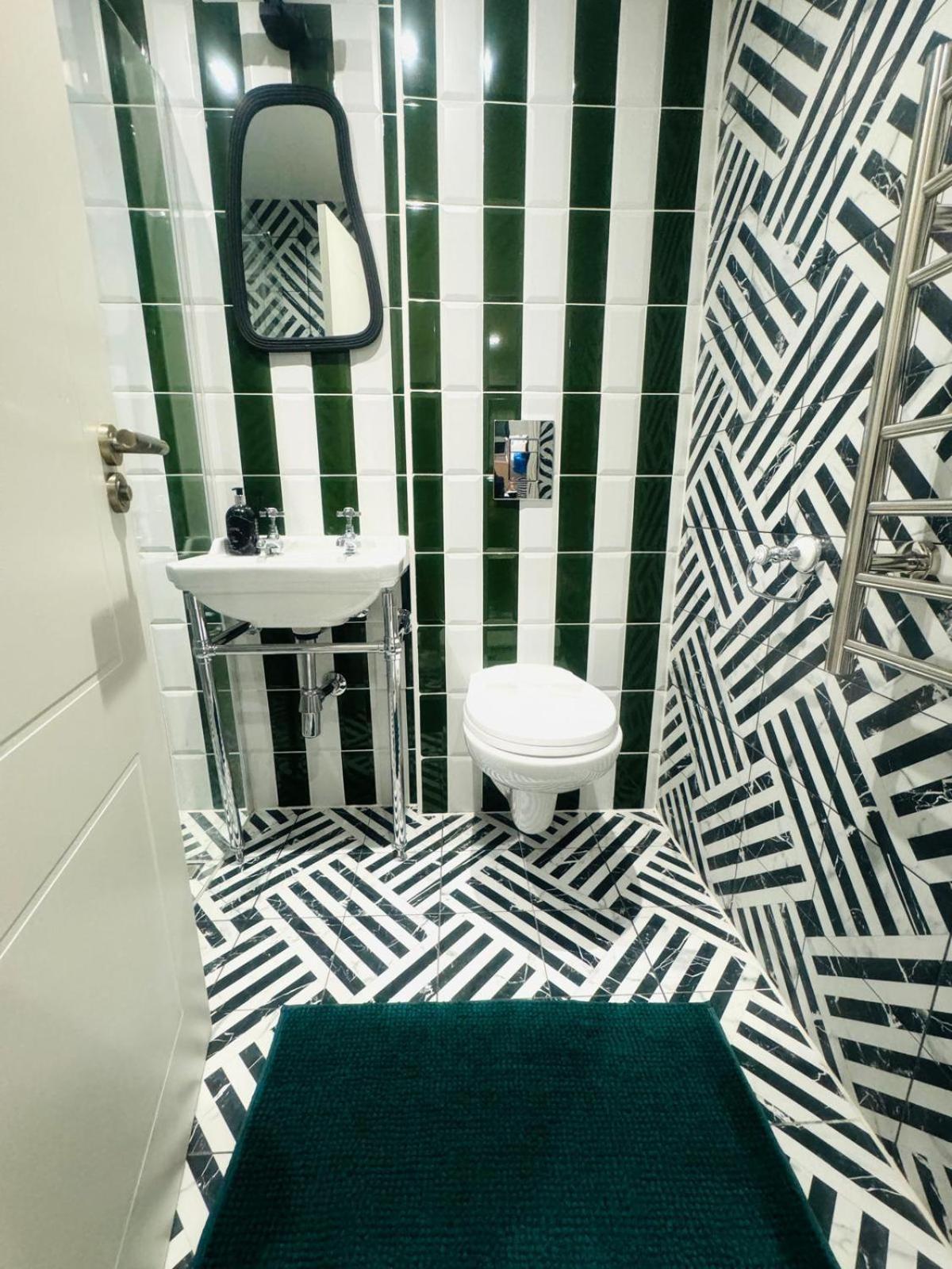 Luxury Flats, Location In Town
