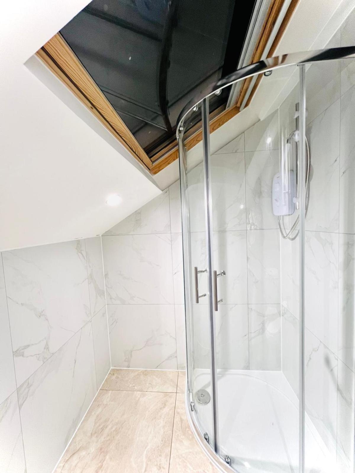 Luxury Flats, Location For Tourists Apartment *