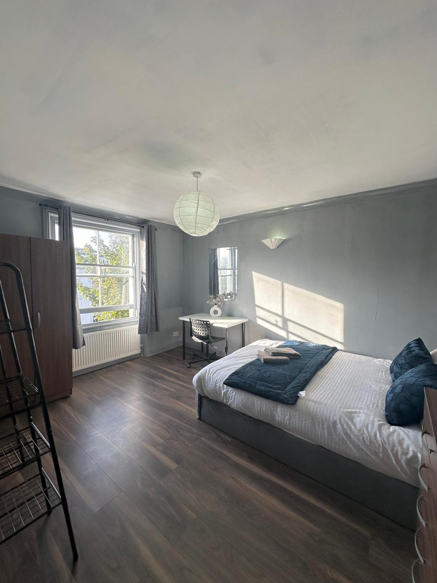Luxury In A 4 Bedroom Flat! 4 Minutes Walk To Kingscross, St Pancras *