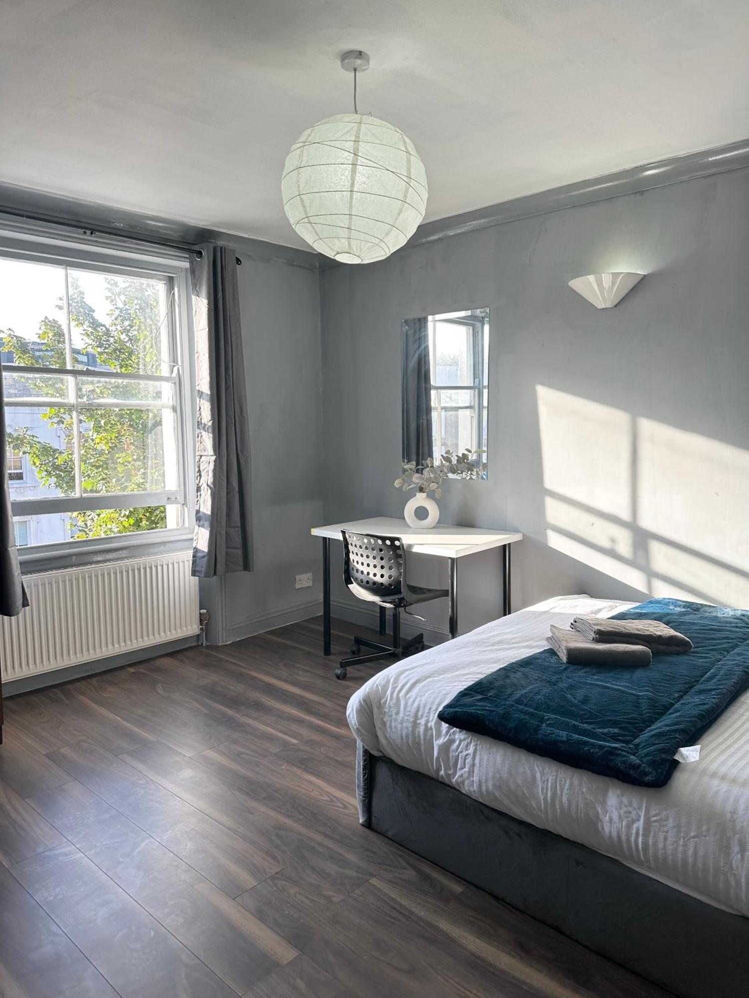 Luxury In A 4 Bedroom Flat! 4 Minutes Walk To Kingscross, St Pancras *