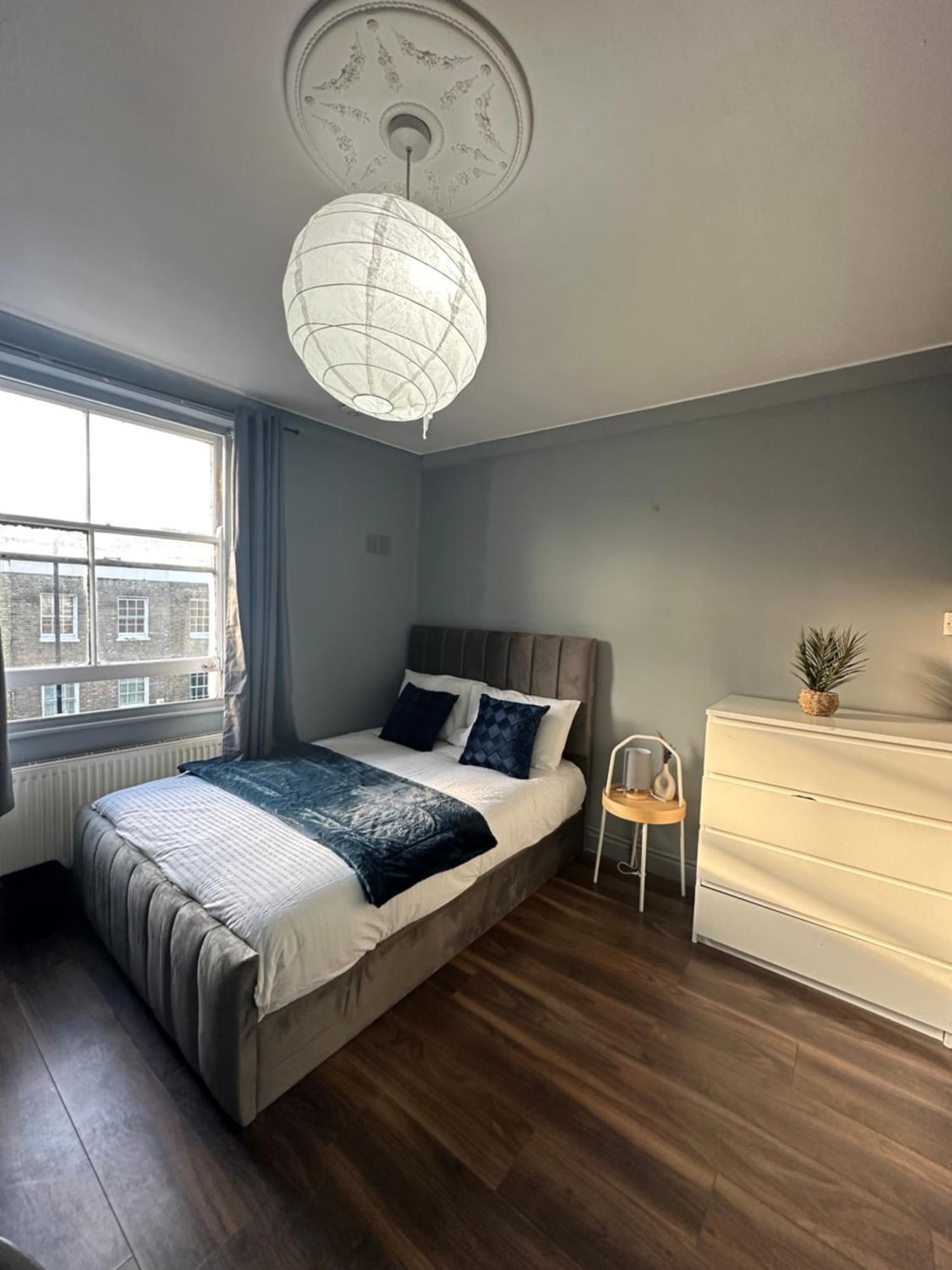 Luxury In A 4 Bedroom Flat! 4 Minutes Walk To Kingscross, St Pancras London