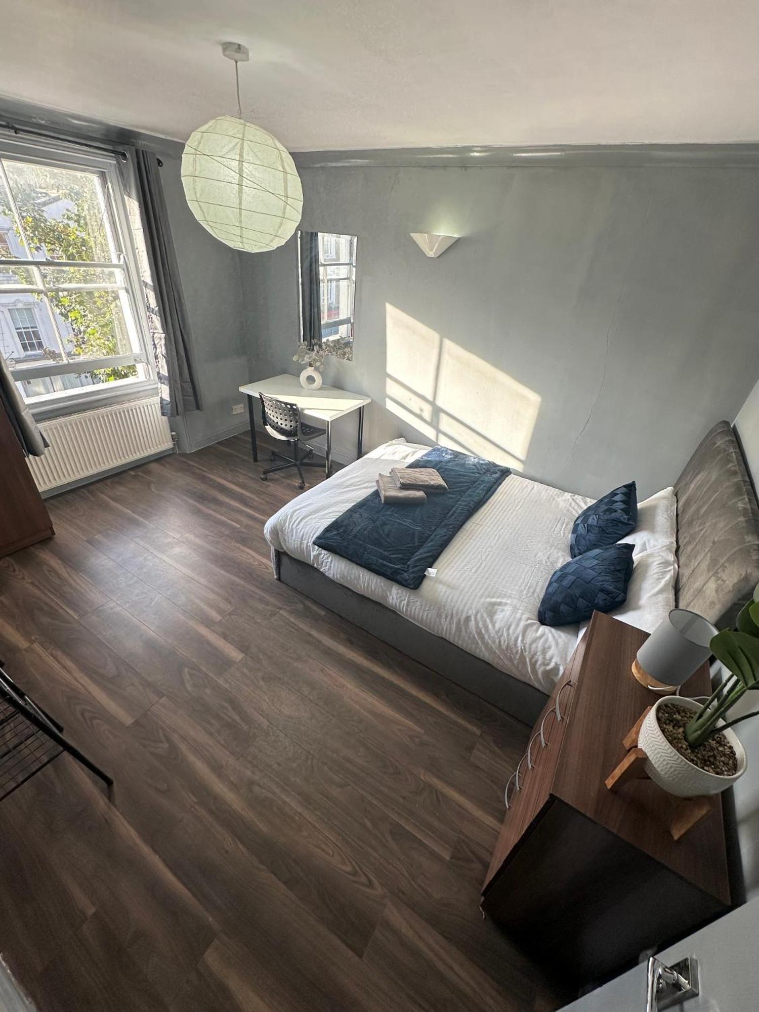 Luxury In A 4 Bedroom Flat! 4 Minutes Walk To Kingscross, St Pancras * London