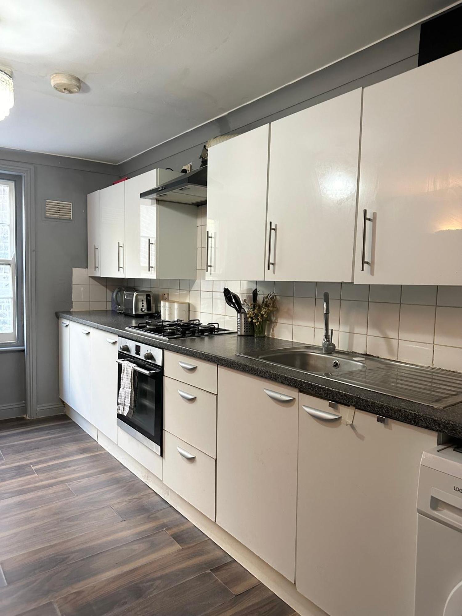 Homestay Luxury In A 4 Bedroom Flat! 4 Minutes Walk To Kingscross, St Pancras