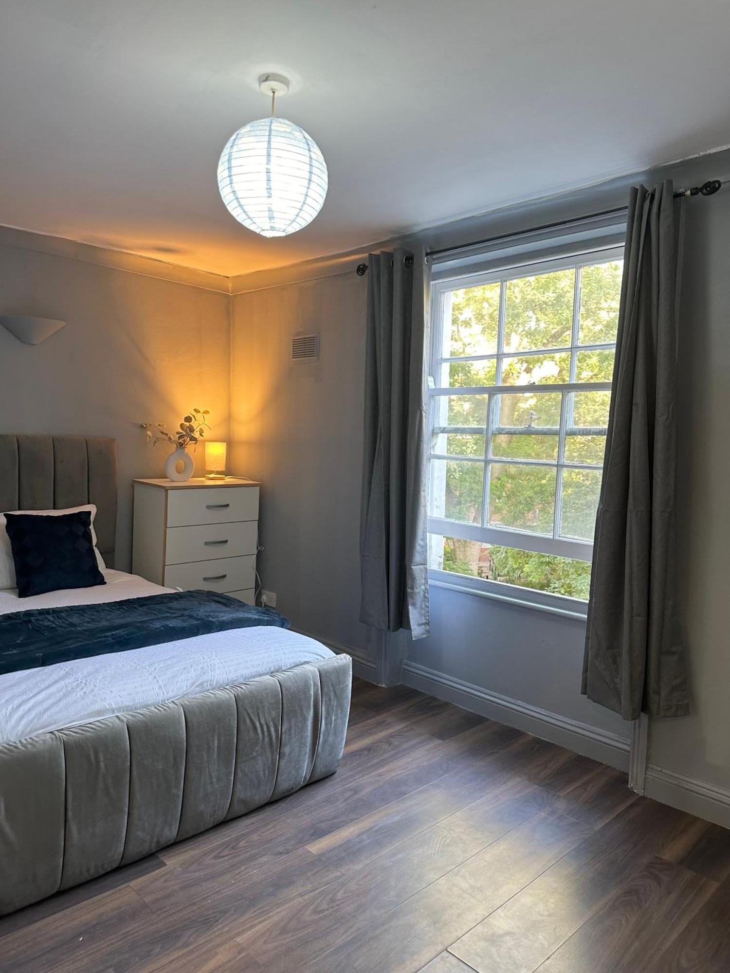 Homestay Luxury In A 4 Bedroom Flat! 4 Minutes Walk To Kingscross, St Pancras