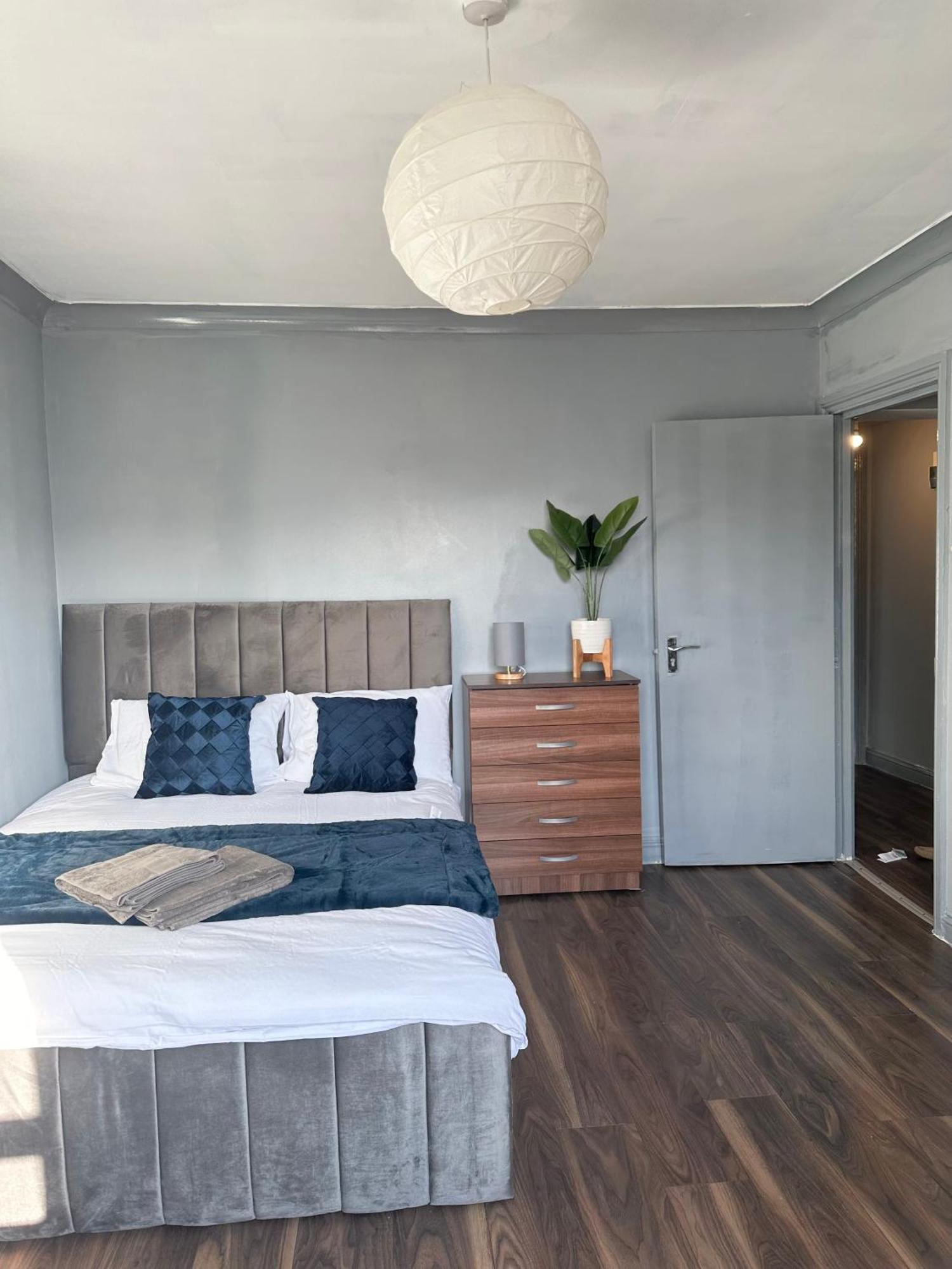 Homestay Luxury In A 4 Bedroom Flat! 4 Minutes Walk To Kingscross, St Pancras *