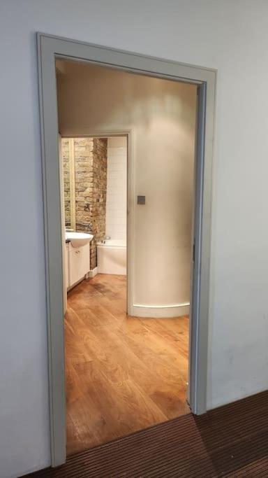 Apartment Charming Designer 1 Bed - Check Profile *
