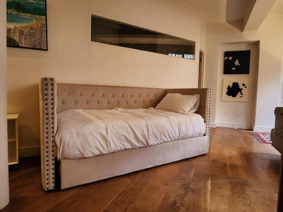 Apartment Charming Designer 1 Bed - Check Profile London