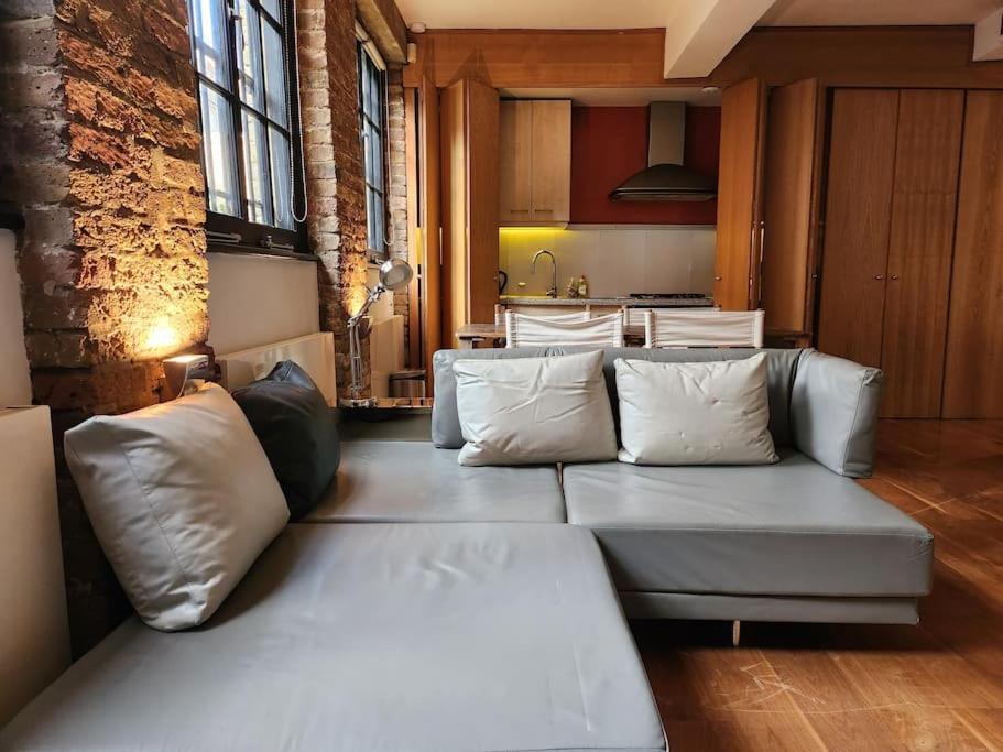 Charming Designer 1 Bed - Check Profile Apartment