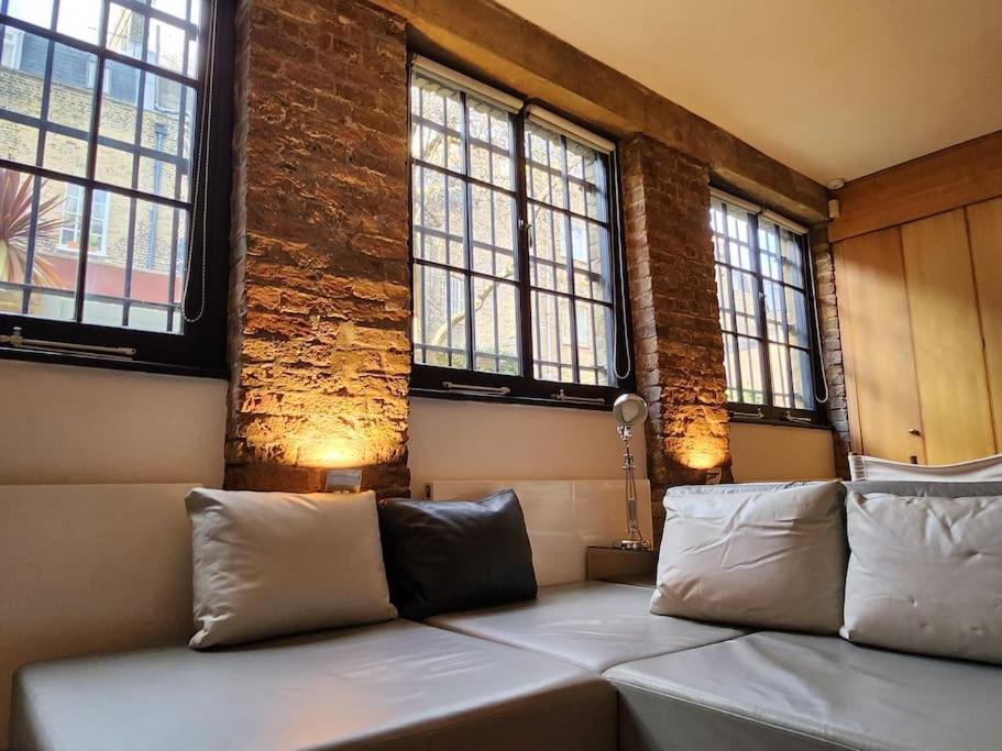 Charming Designer 1 Bed - Check Profile London