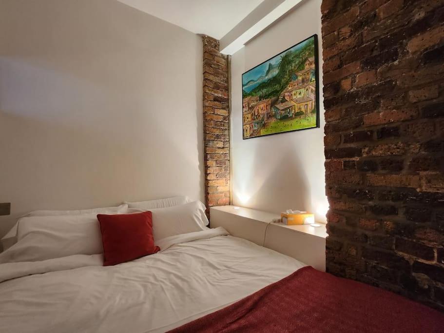 Charming Designer 1 Bed - Check Profile * London