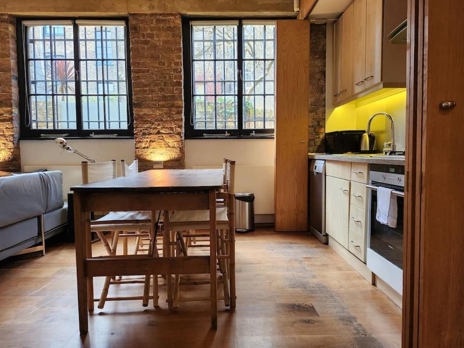 Apartment Charming Designer 1 Bed - Check Profile London