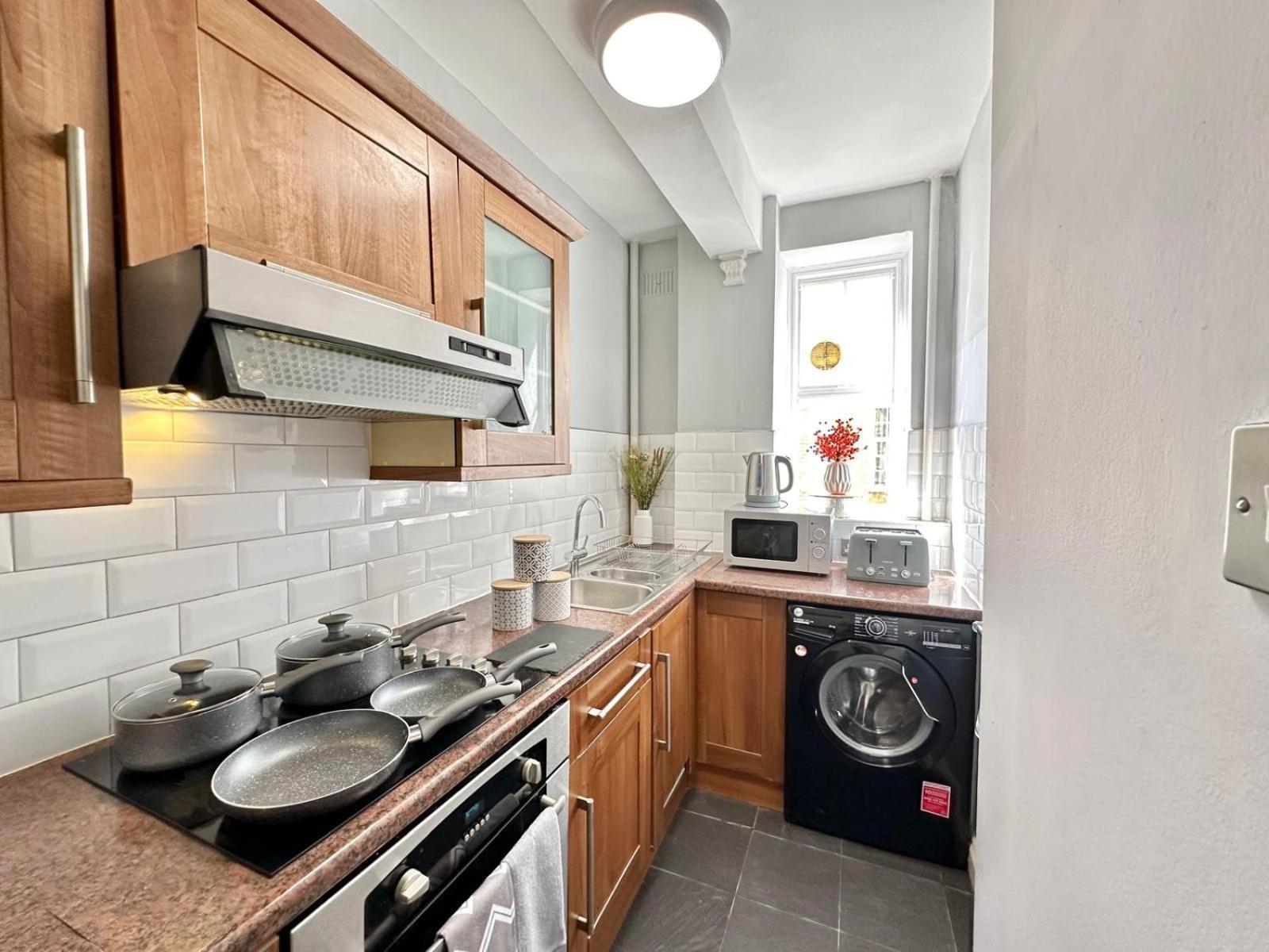 Regent's Park One Bedroom Apartment *