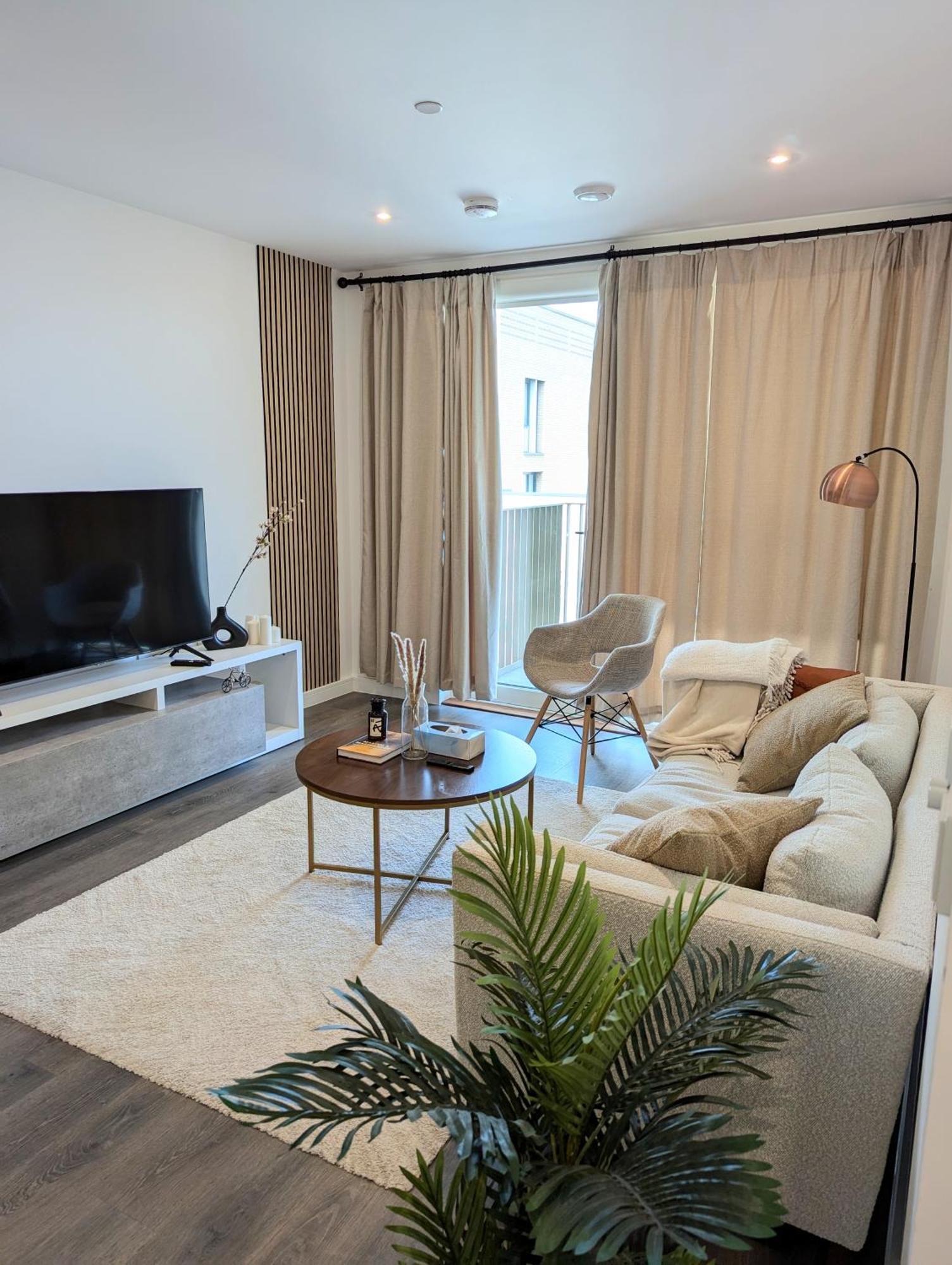 Apartment Modernistic 2 Bed - 2 Bath Flat Near