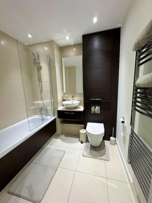 Luxury 2 Bed 2 Bath 1 Min From Station Apartamento *