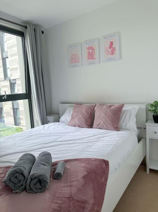 Luxury 2 Bed 2 Bath 1 Min From Station * Londres