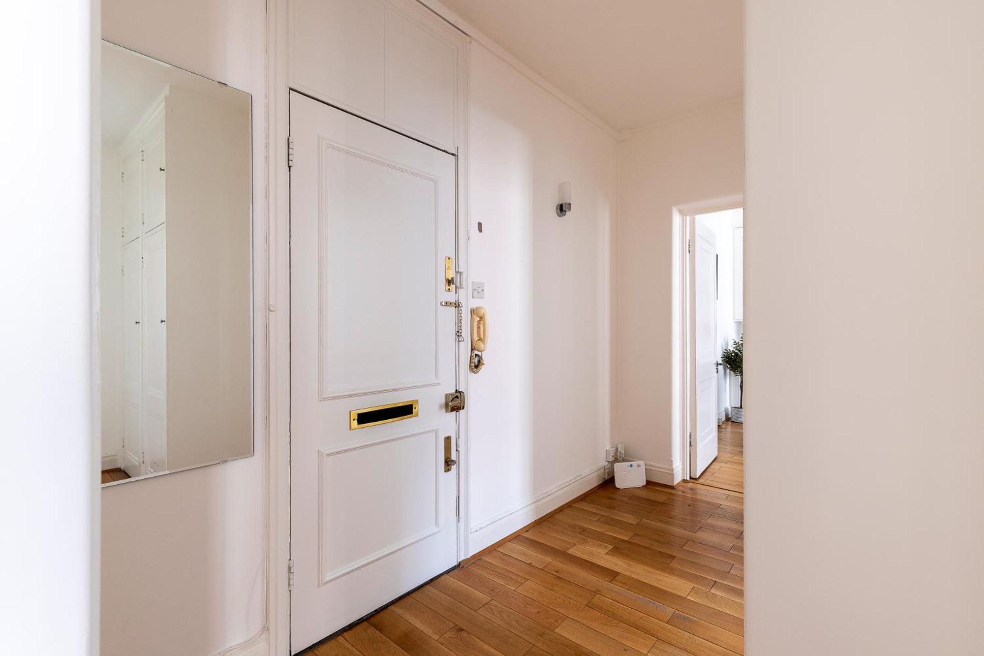 Apartment Modern 2 Bedroom Flat Near Queensway *