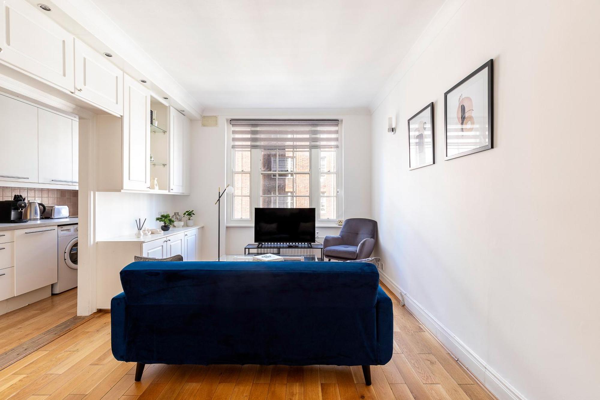Modern 2 Bedroom Flat Near Queensway London