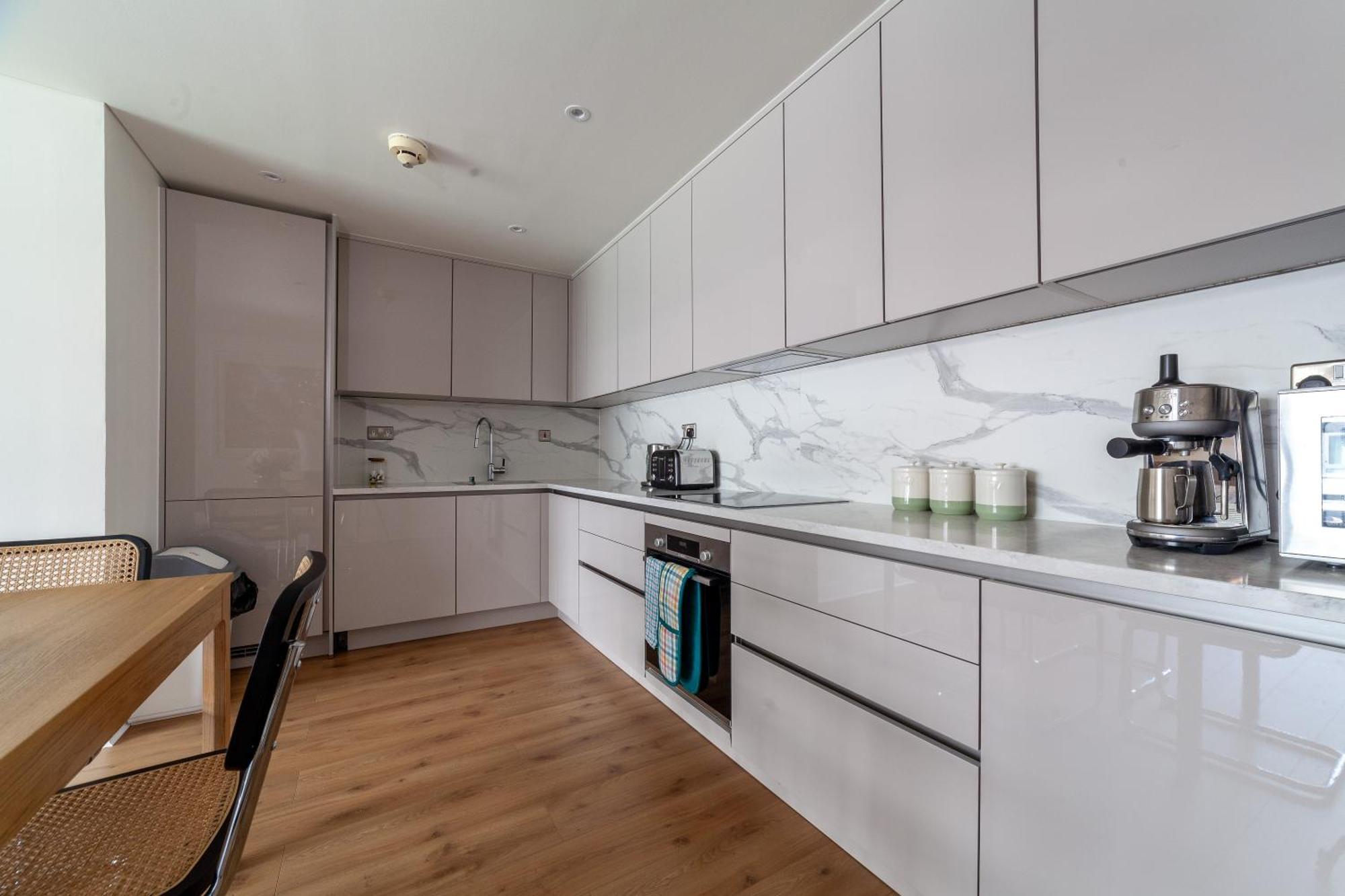 A Stylish Newly Refurbished Flat With Access * London