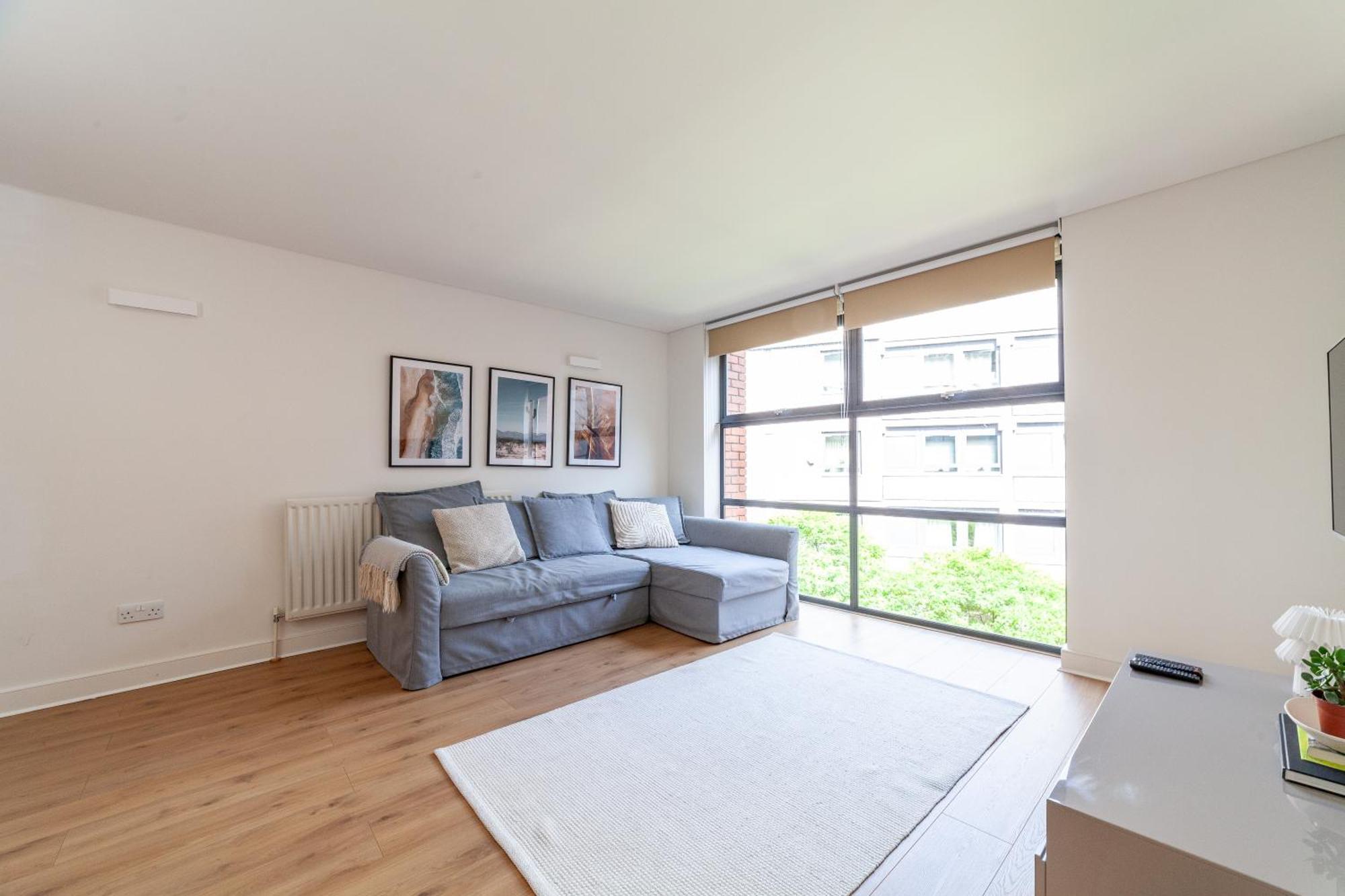 A Stylish Newly Refurbished Flat With Access