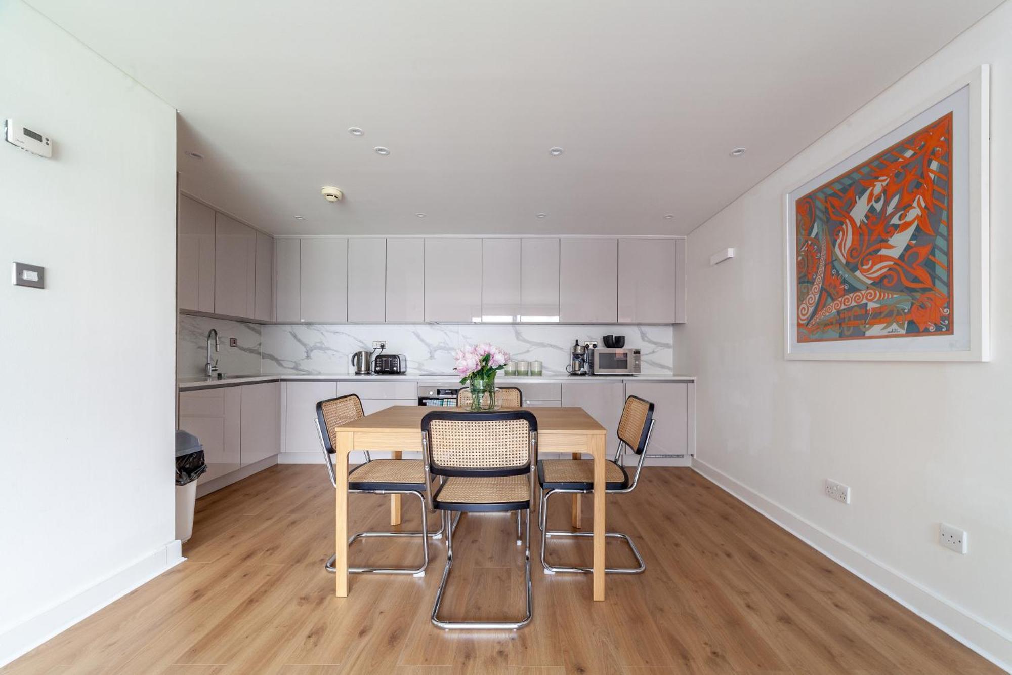 A Stylish Newly Refurbished Flat With Access