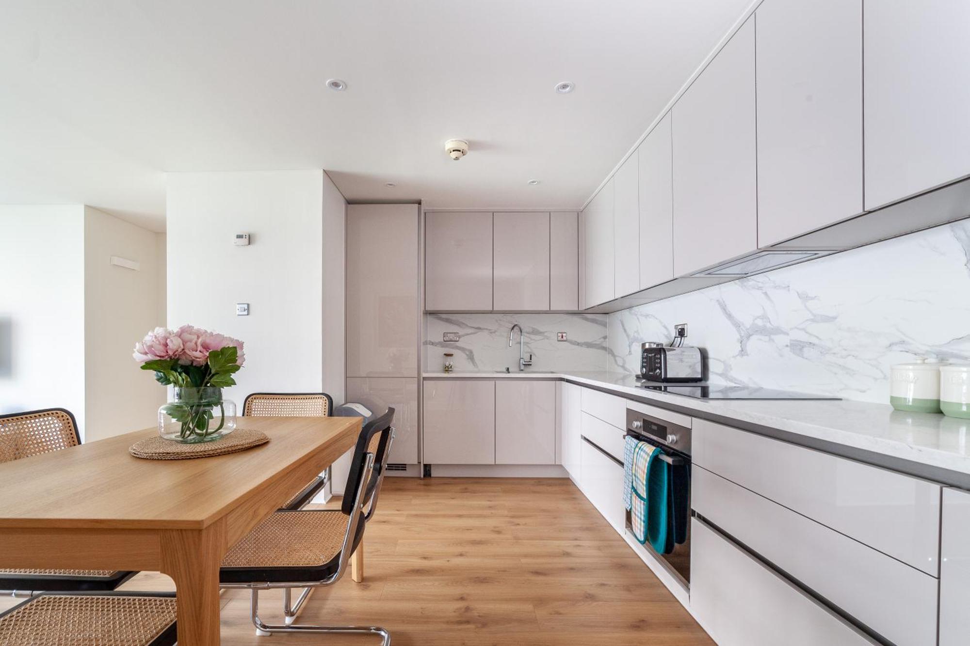 A Stylish Newly Refurbished Flat With Access